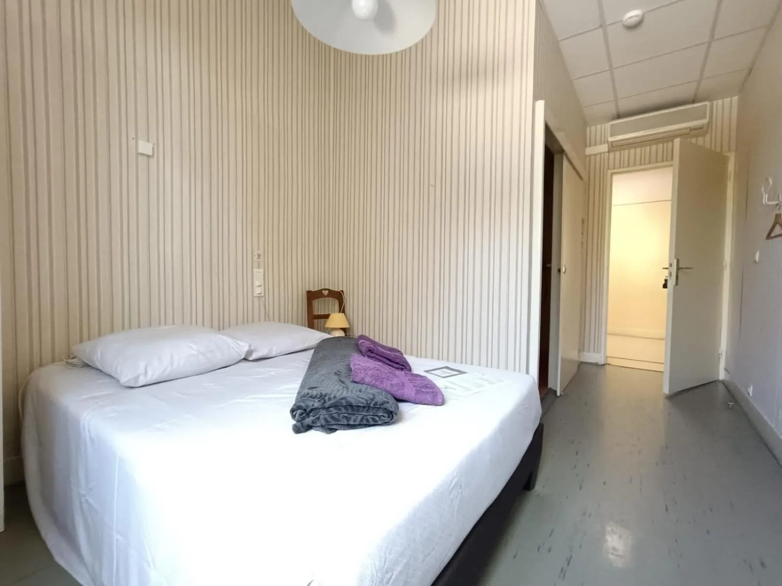 Bed in Gîte d'étape et de groupe du Clos Saint Roch