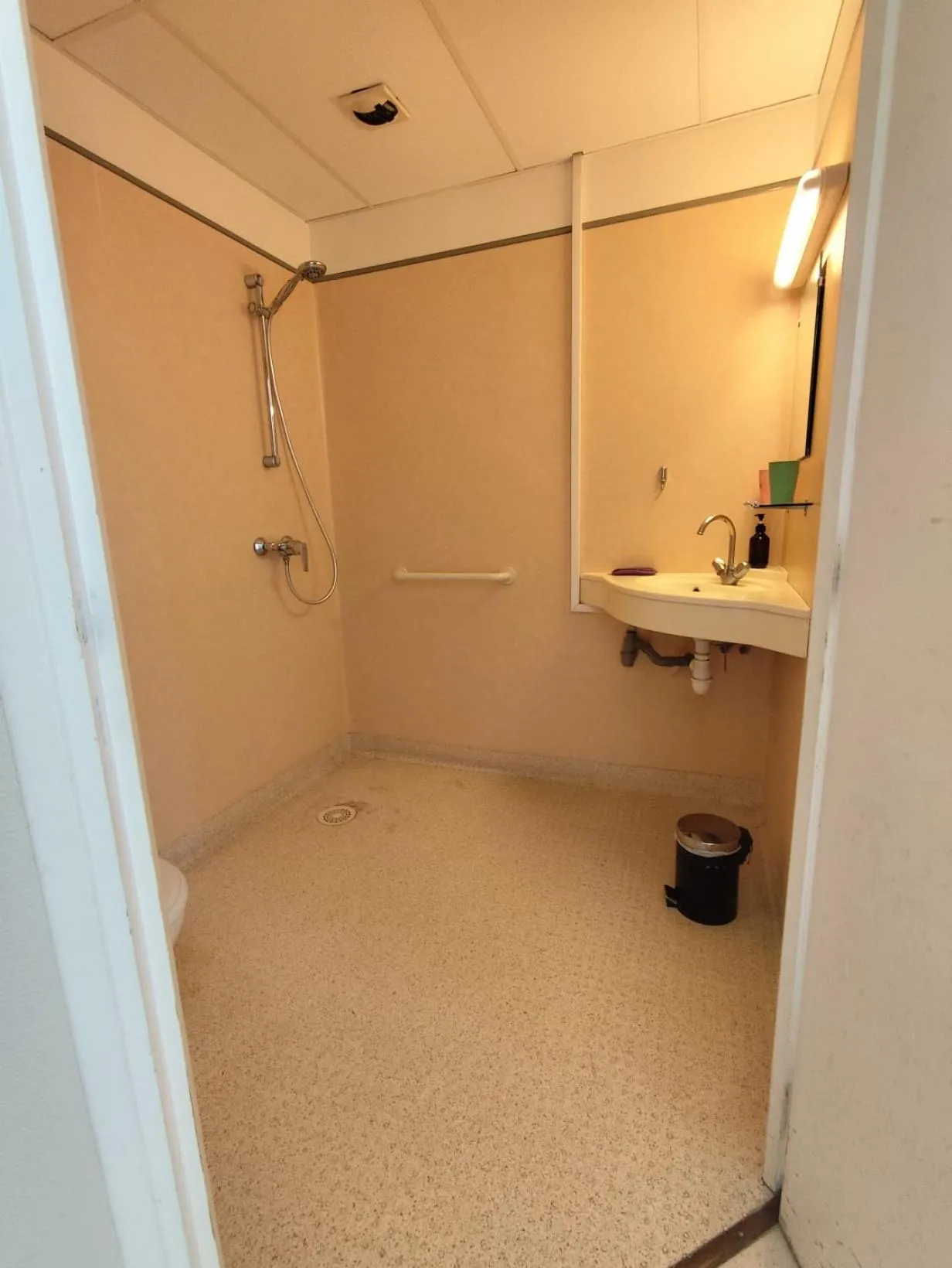 Bathroom in Gîte d'étape et de groupe du Clos Saint Roch
