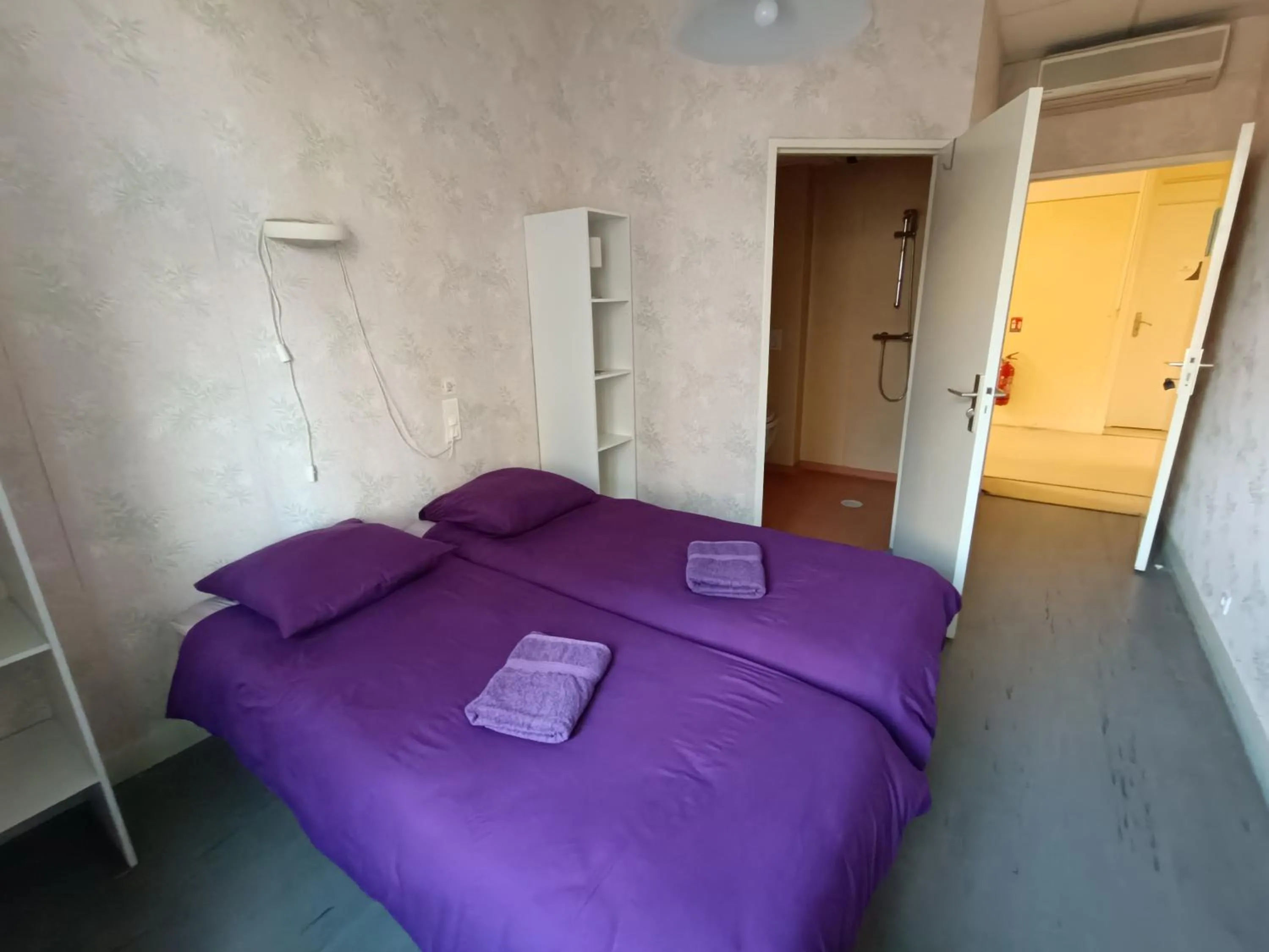 Photo of the whole room, Bed in Gîte d'étape et de groupe du Clos Saint Roch