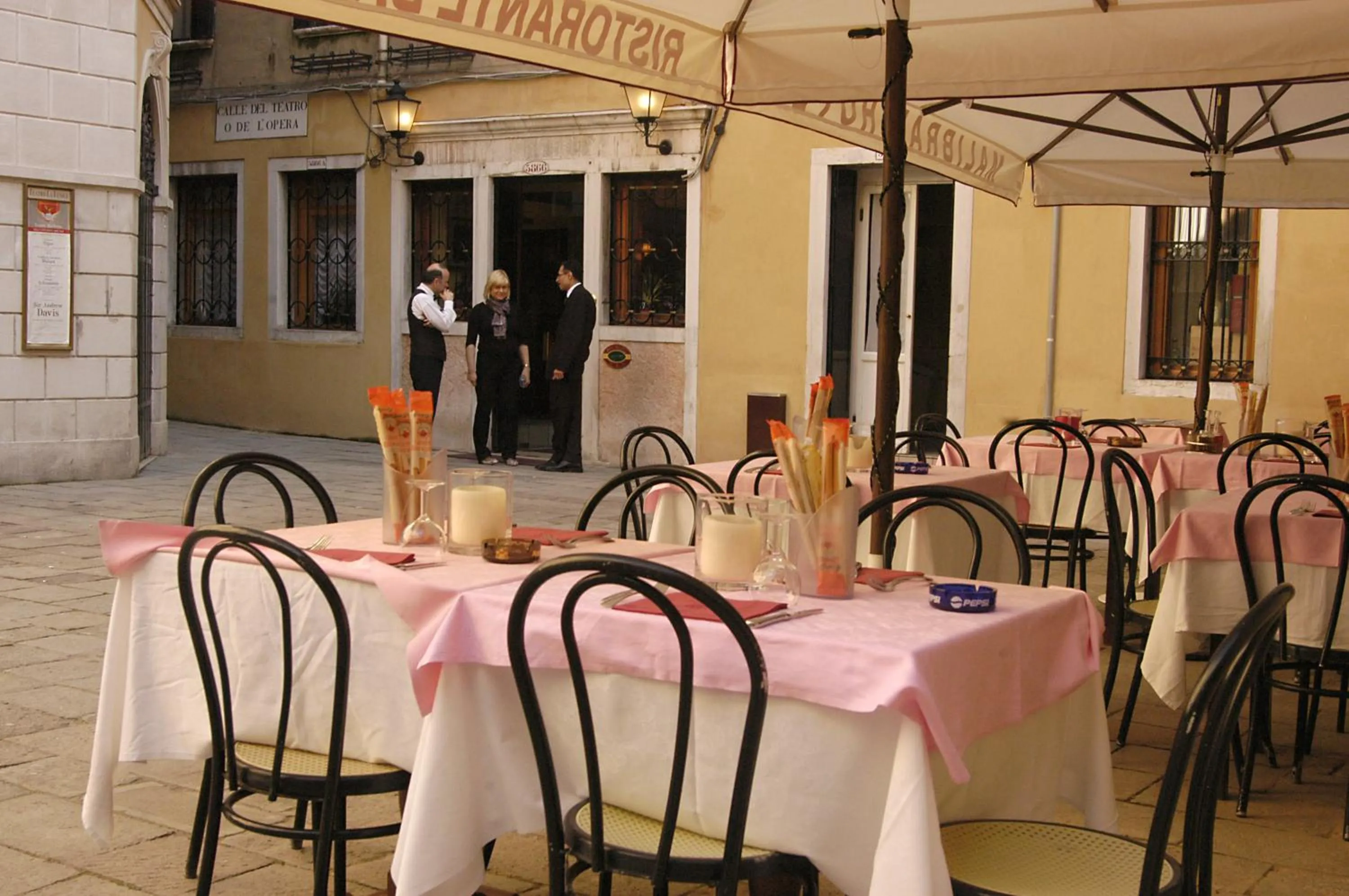 Restaurant/places to eat in Guest House Al Milion