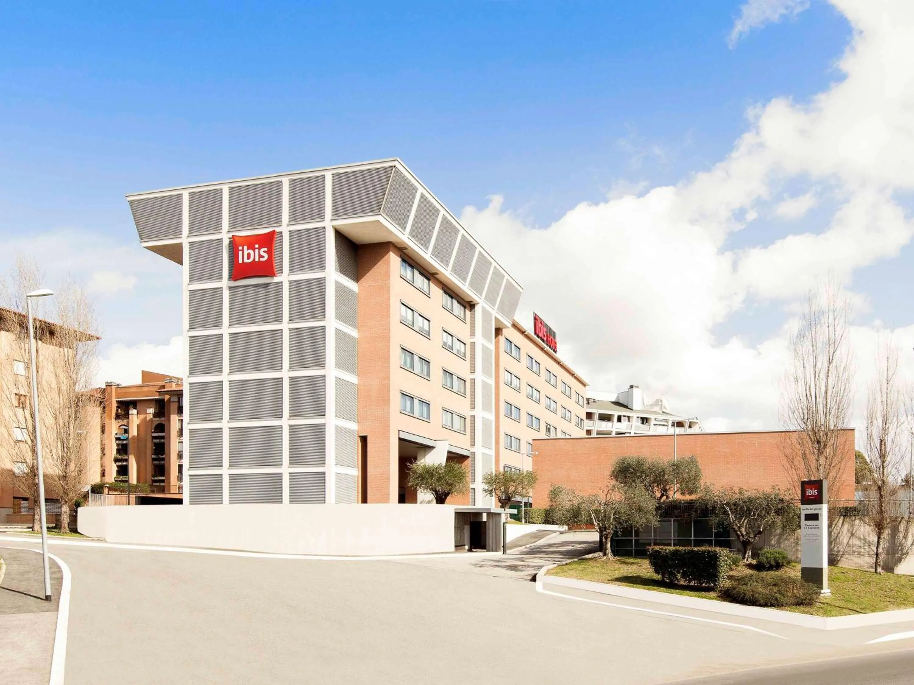 Property building in Ibis Roma Fiera
