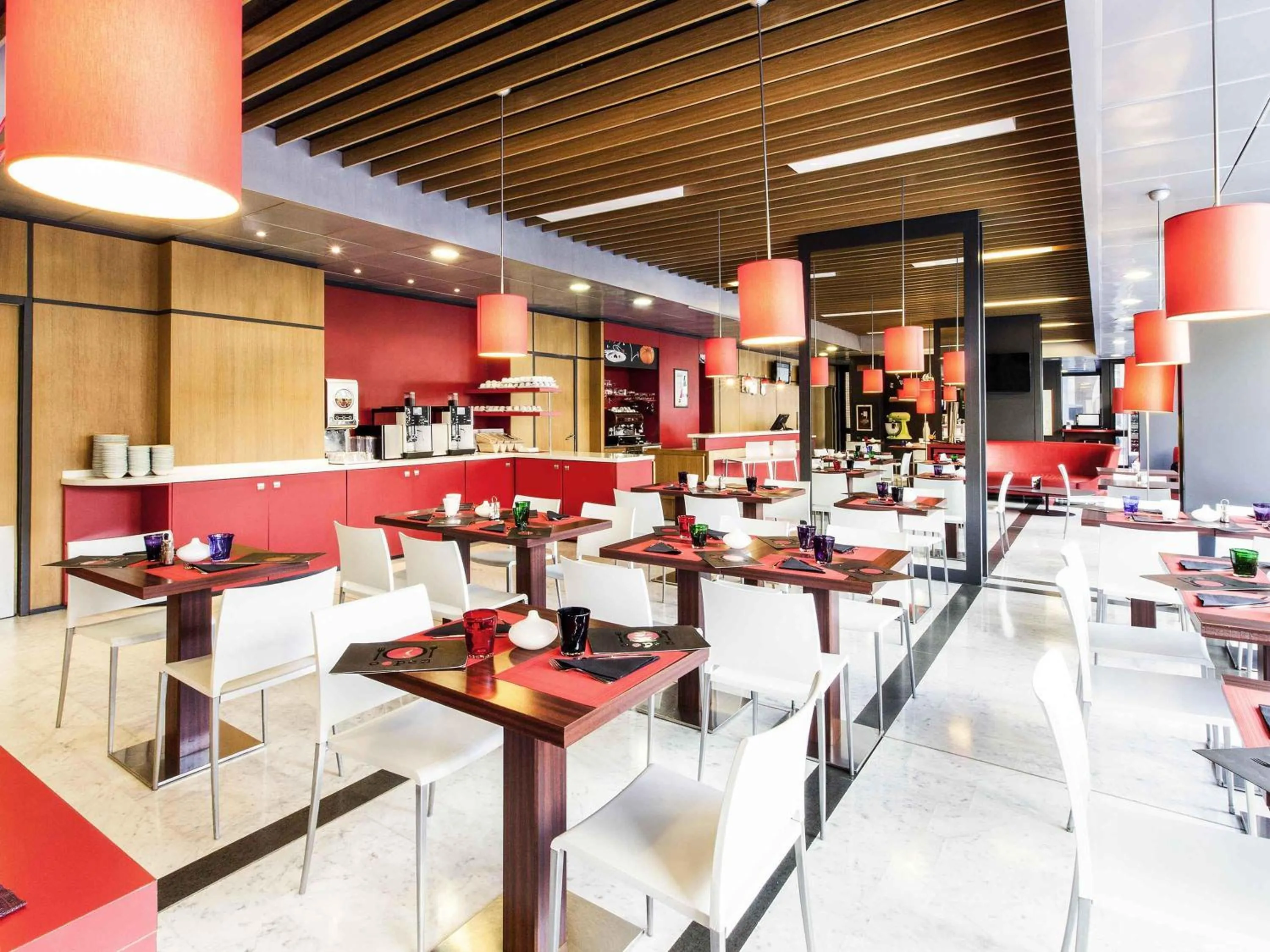 Restaurant/places to eat in Ibis Roma Fiera