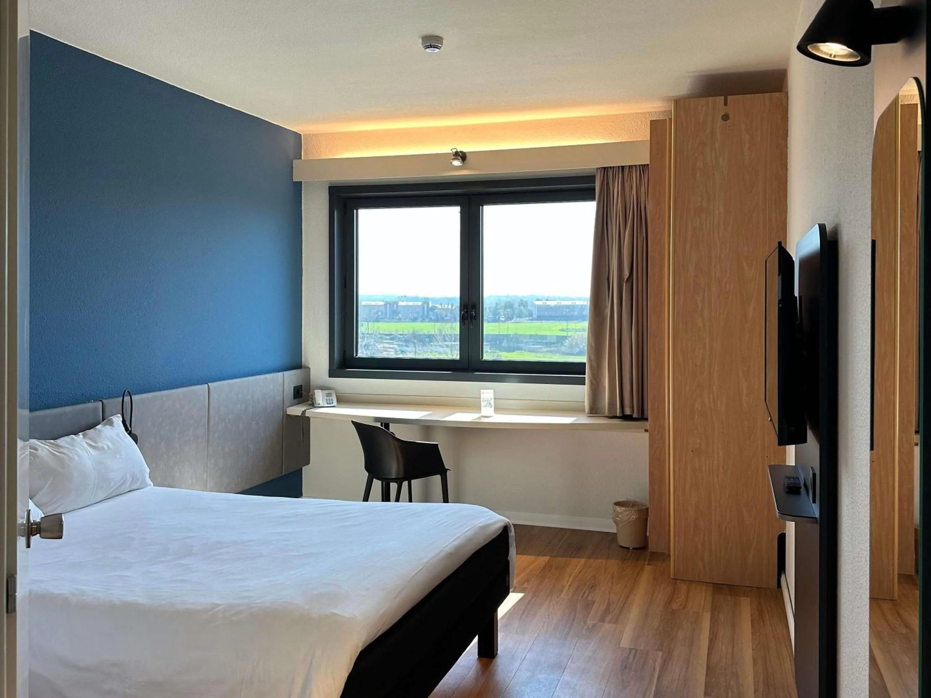 Bedroom, Bed in Ibis Roma Fiera