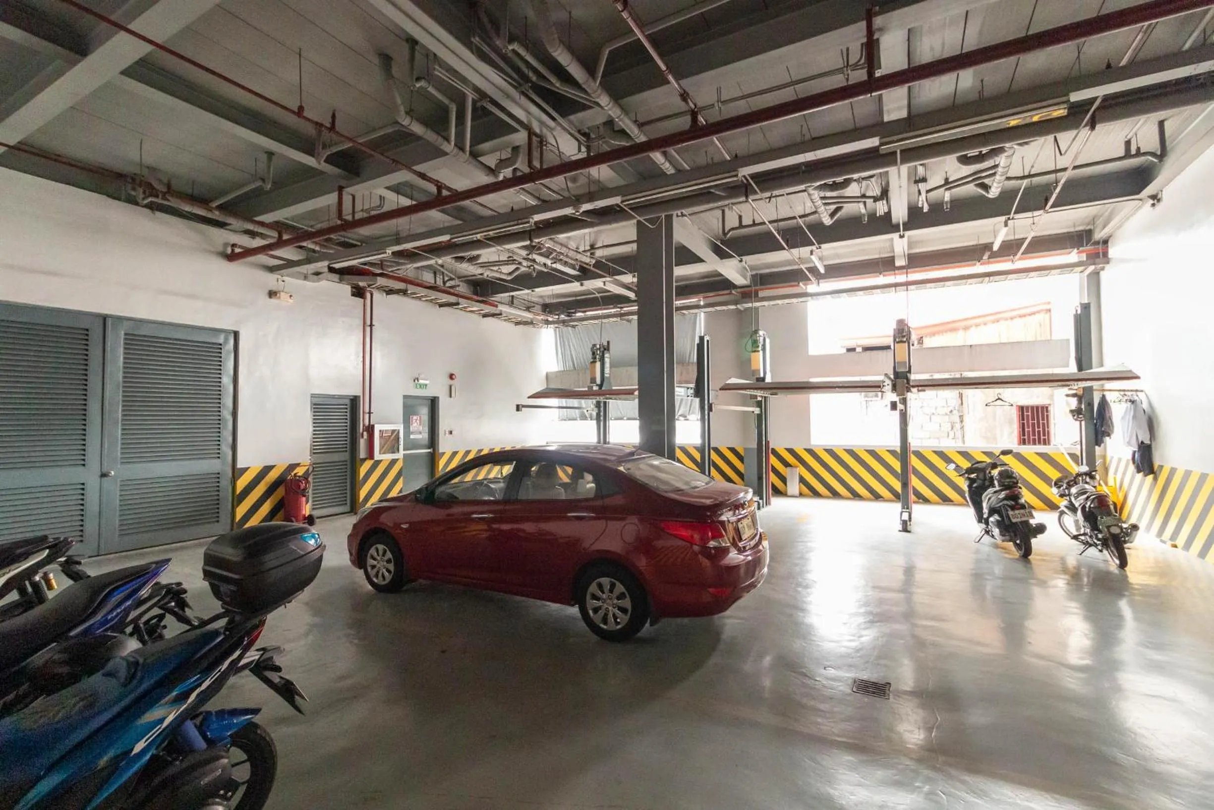 Parking in Wow Budget Hotel Cubao