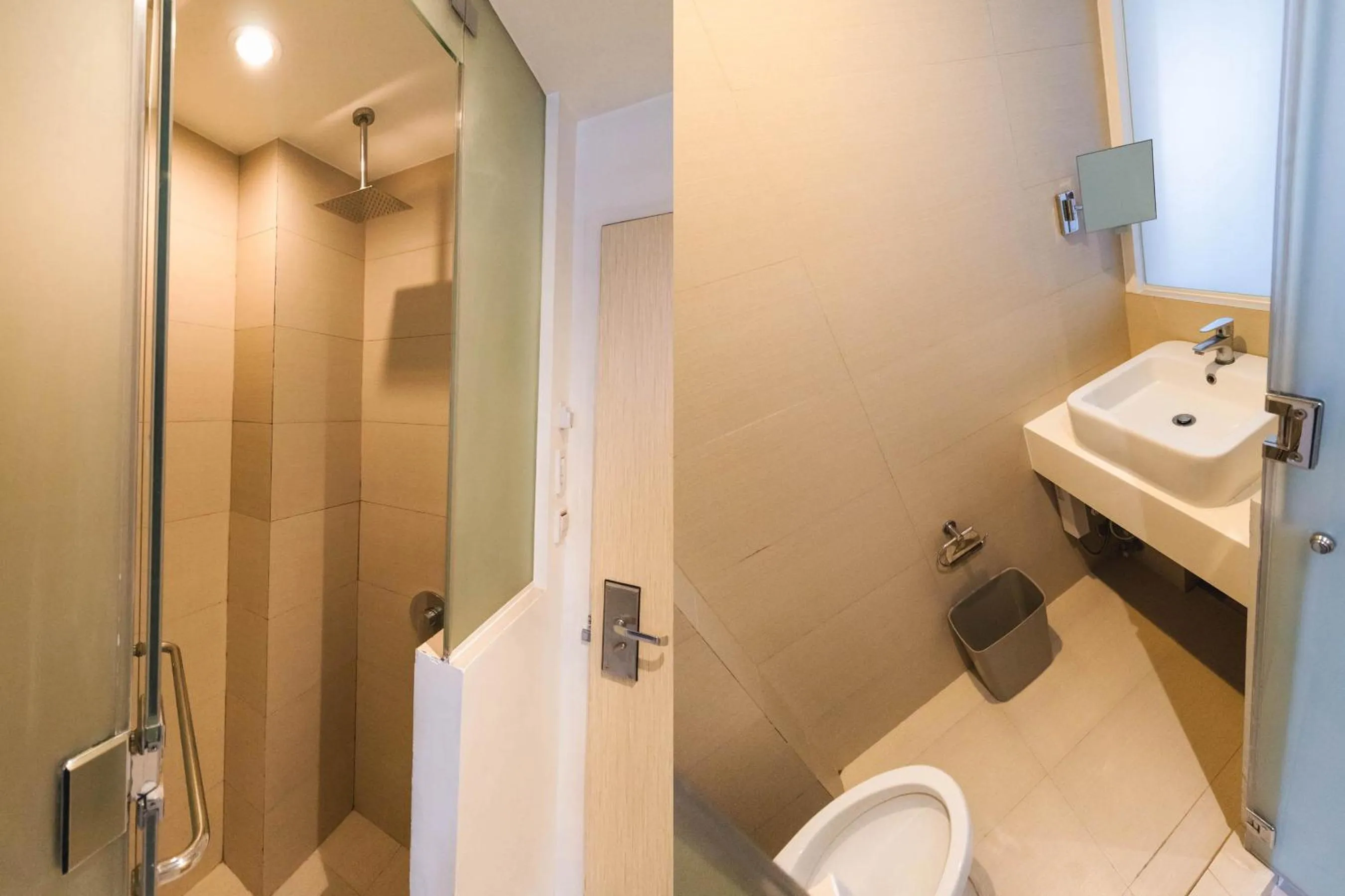 Toilet in Wow Budget Hotel Cubao