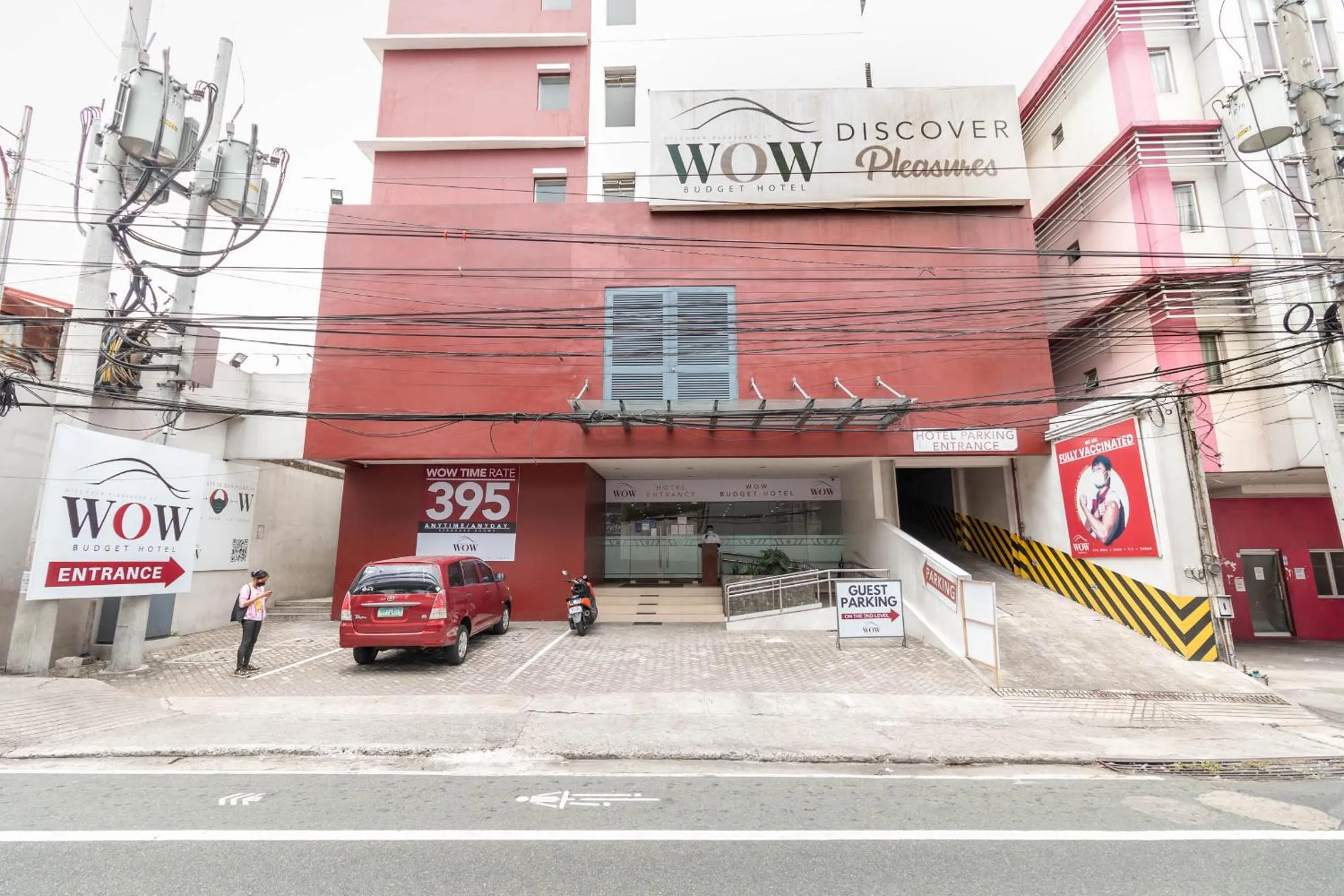 Facade/entrance in Wow Budget Hotel Cubao