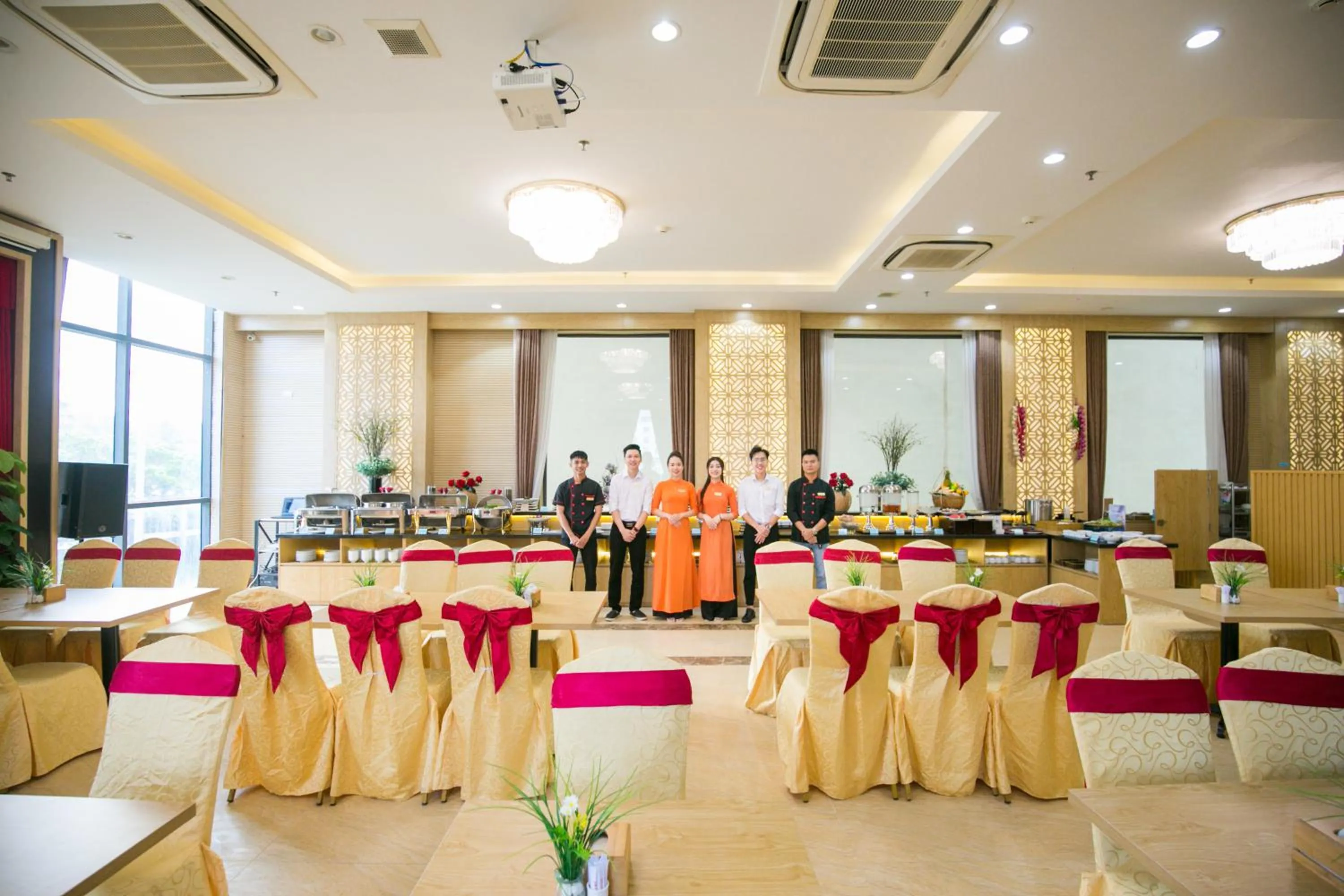 Restaurant/places to eat in Lavencos Hotel Da Nang