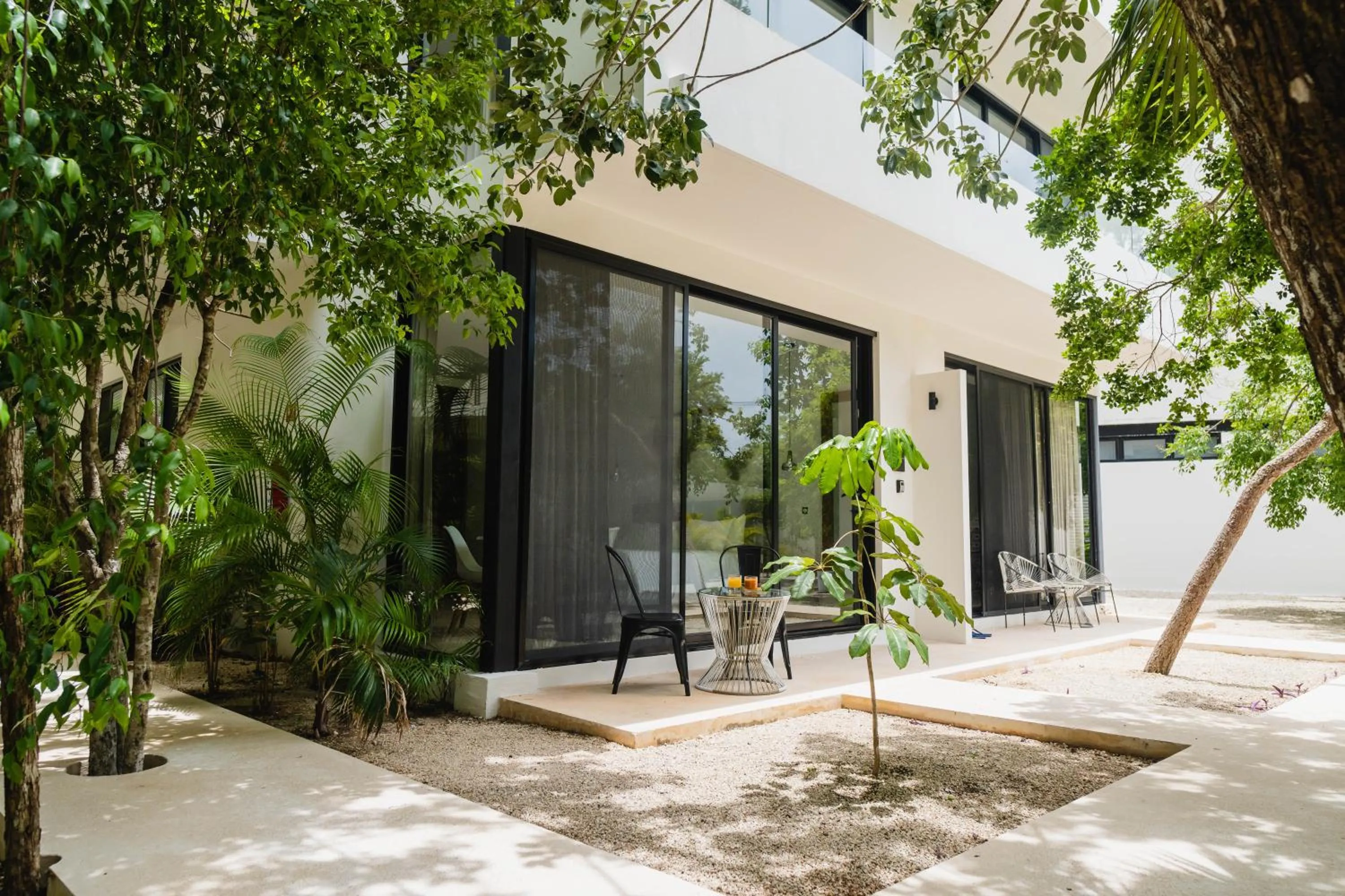 Patio in Central Park ModernStudio, Gym, Spa, Wi-Fi, cowork