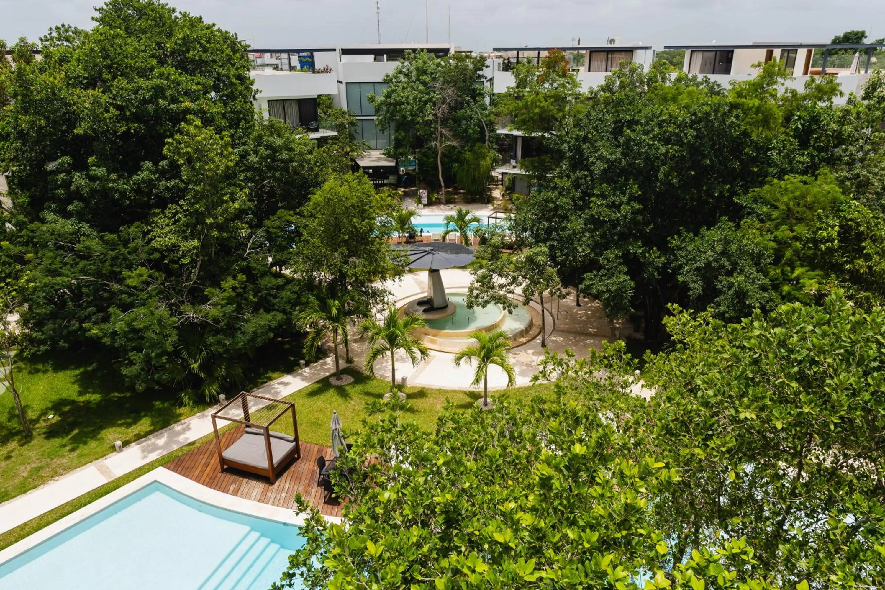 Swimming pool in Central Park ModernStudio, Gym, Spa, Wi-Fi, cowork