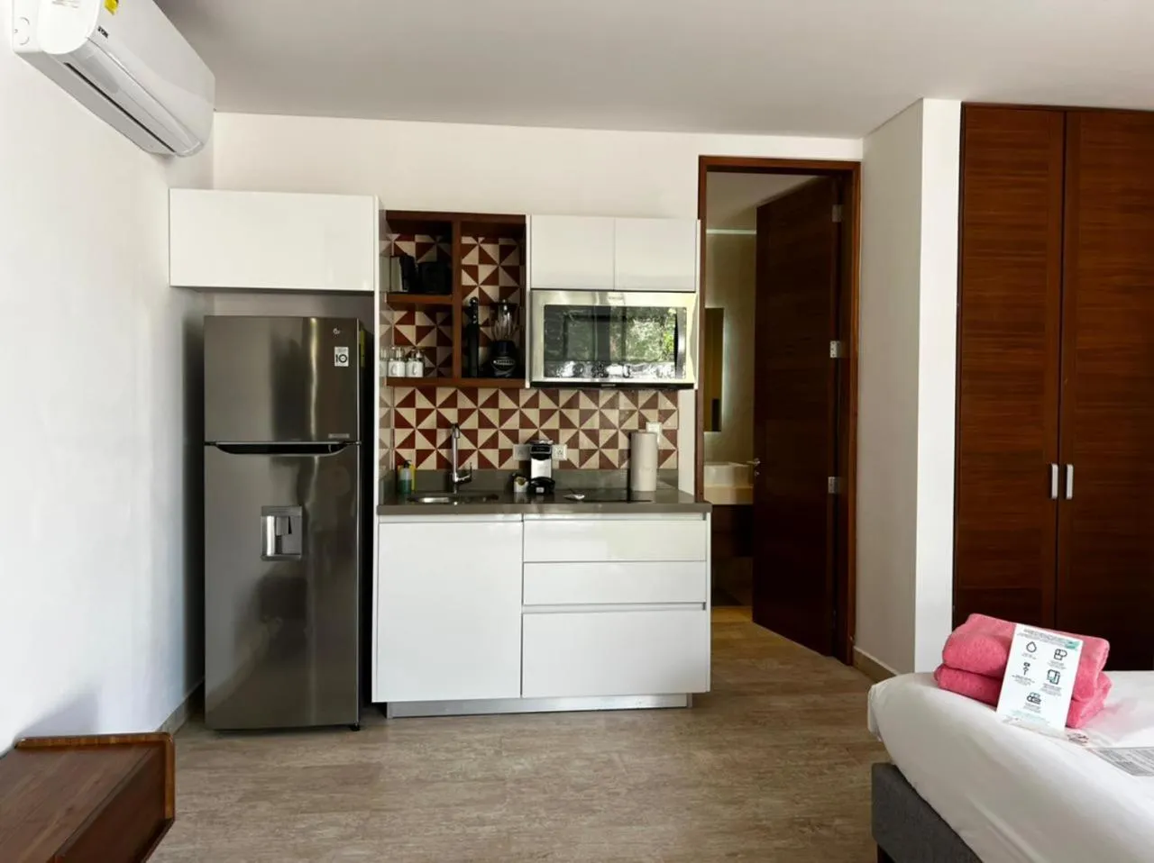 Kitchen or kitchenette in Central Park ModernStudio, Gym, Spa, Wi-Fi, cowork