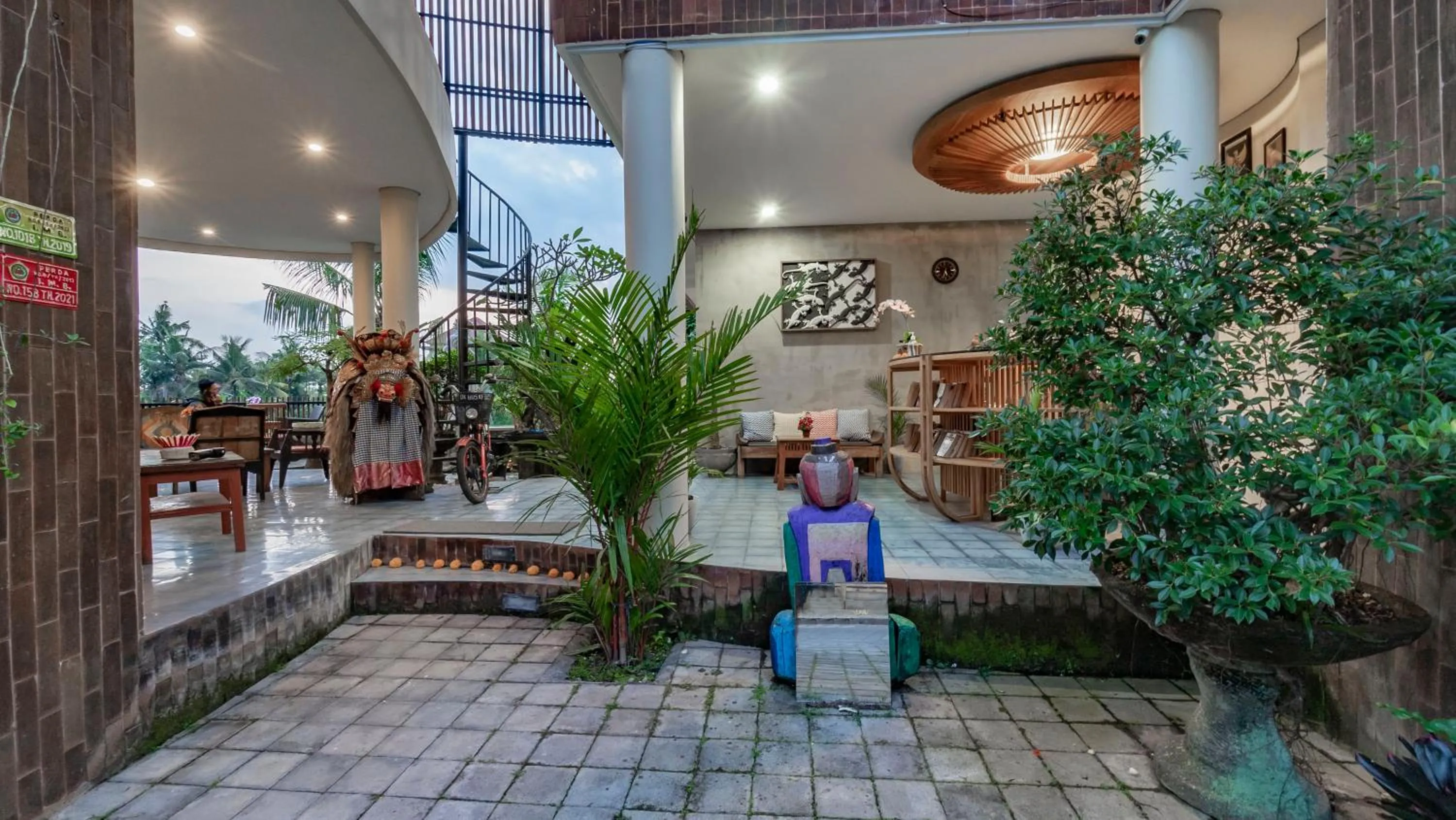 Lobby or reception in Juli House by Mahaputra