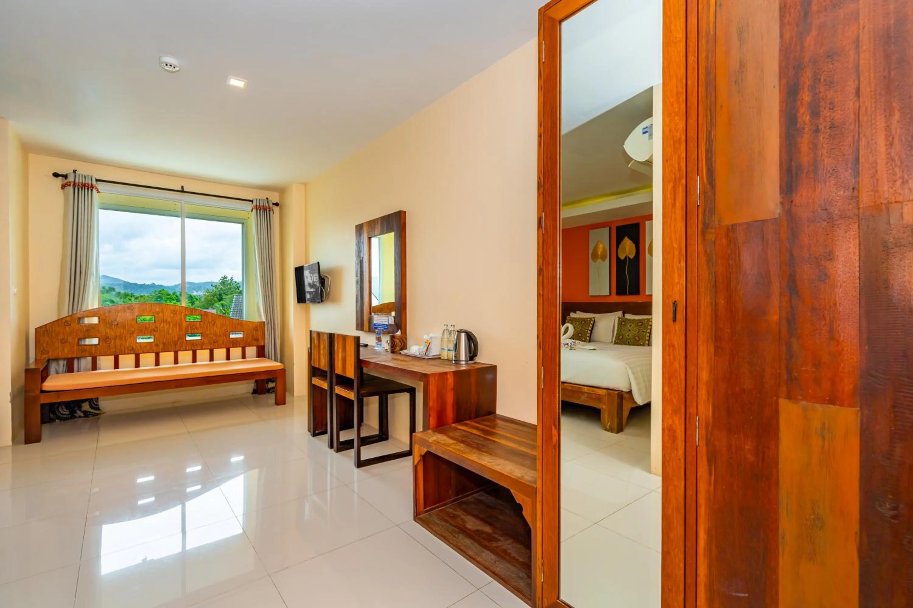 Living room, Bed in The Cheetar Hotel