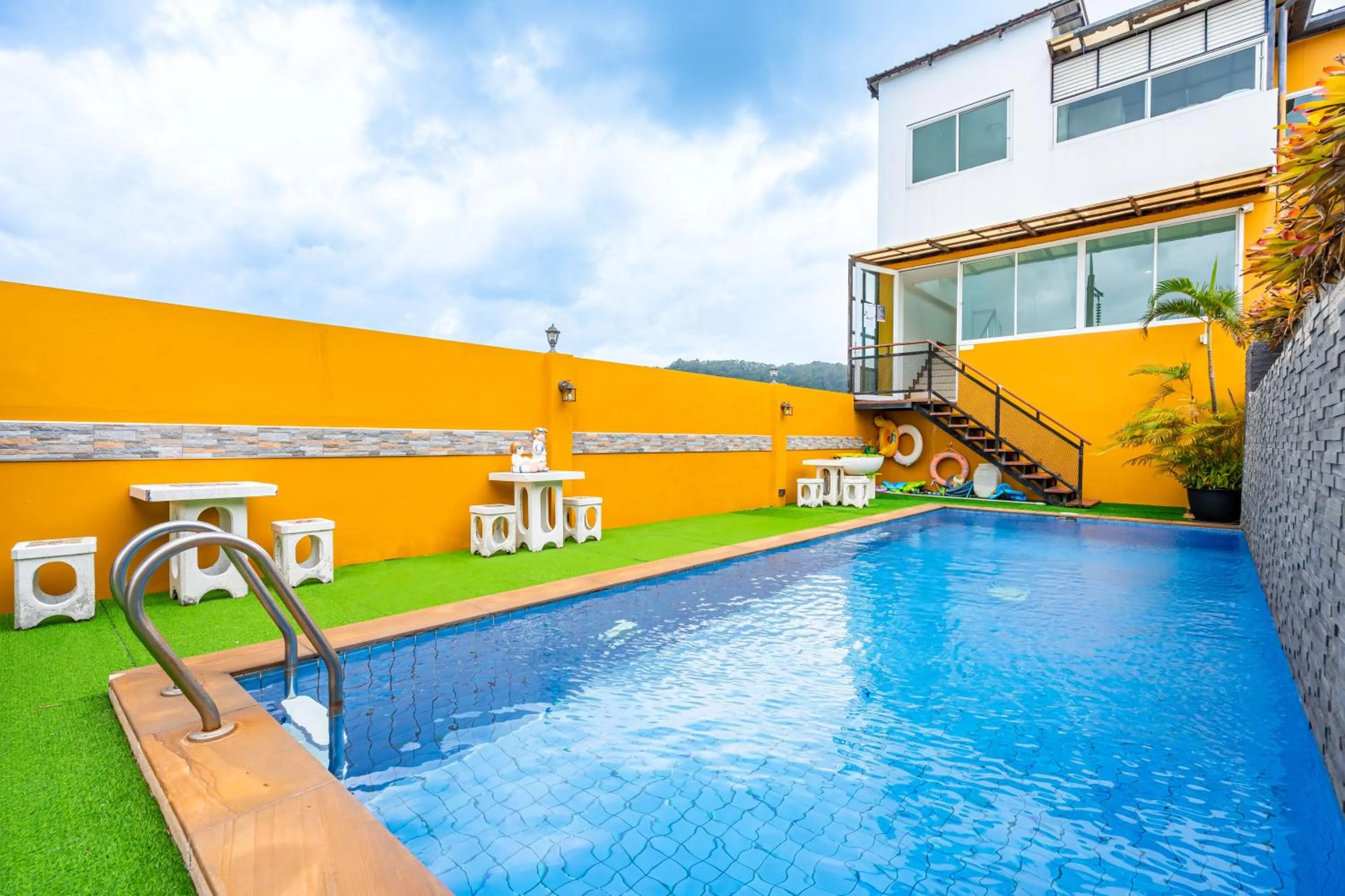 Pool view in The Cheetar Hotel