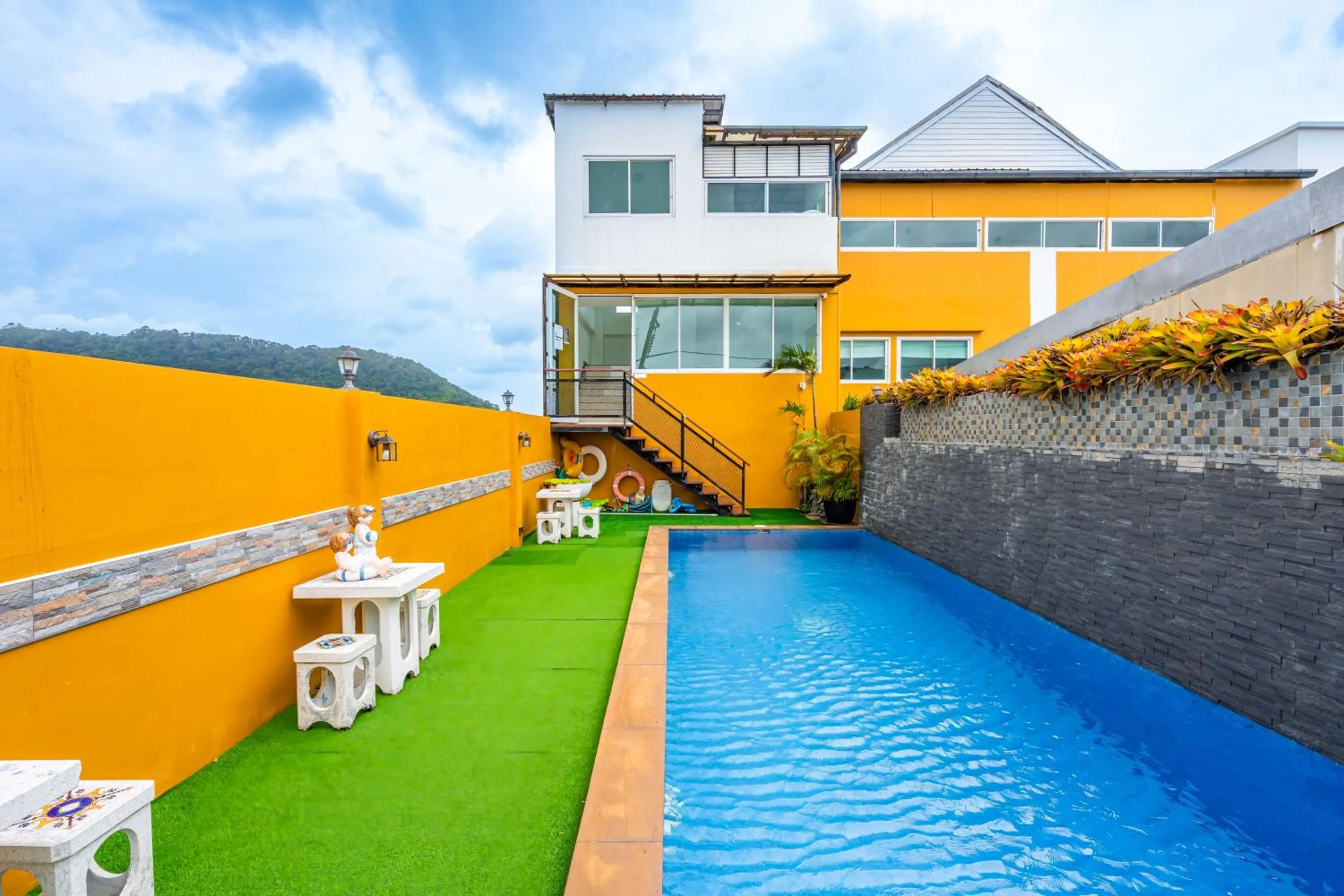 Swimming pool in The Cheetar Hotel