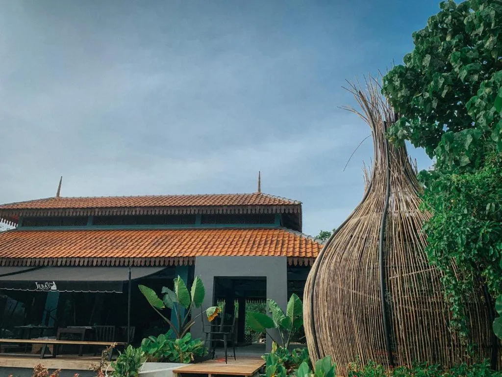 Restaurant/places to eat in Royale Riviera Resort Private Pool Villas