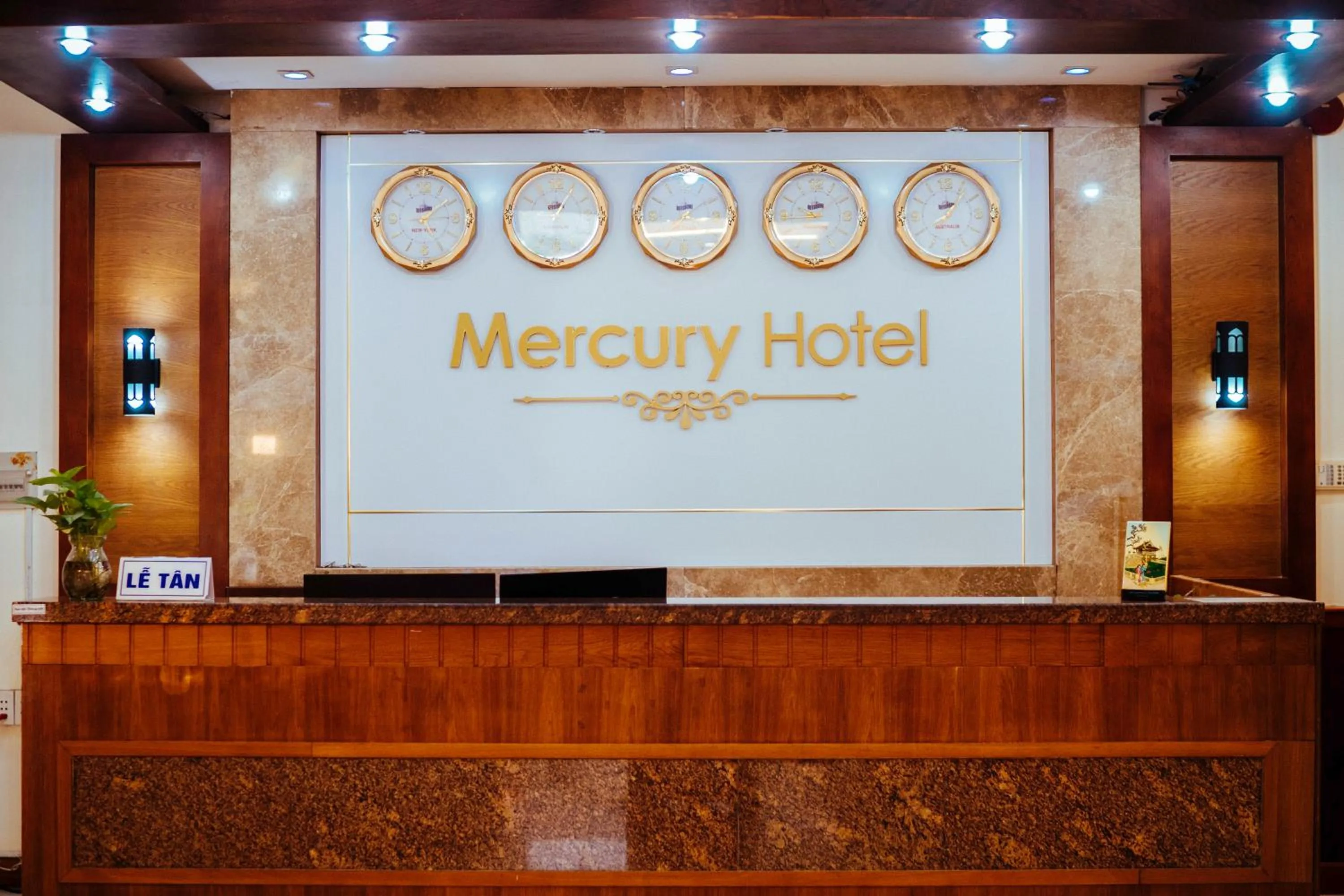 Lobby or reception in Mercury Hotel & Apartment