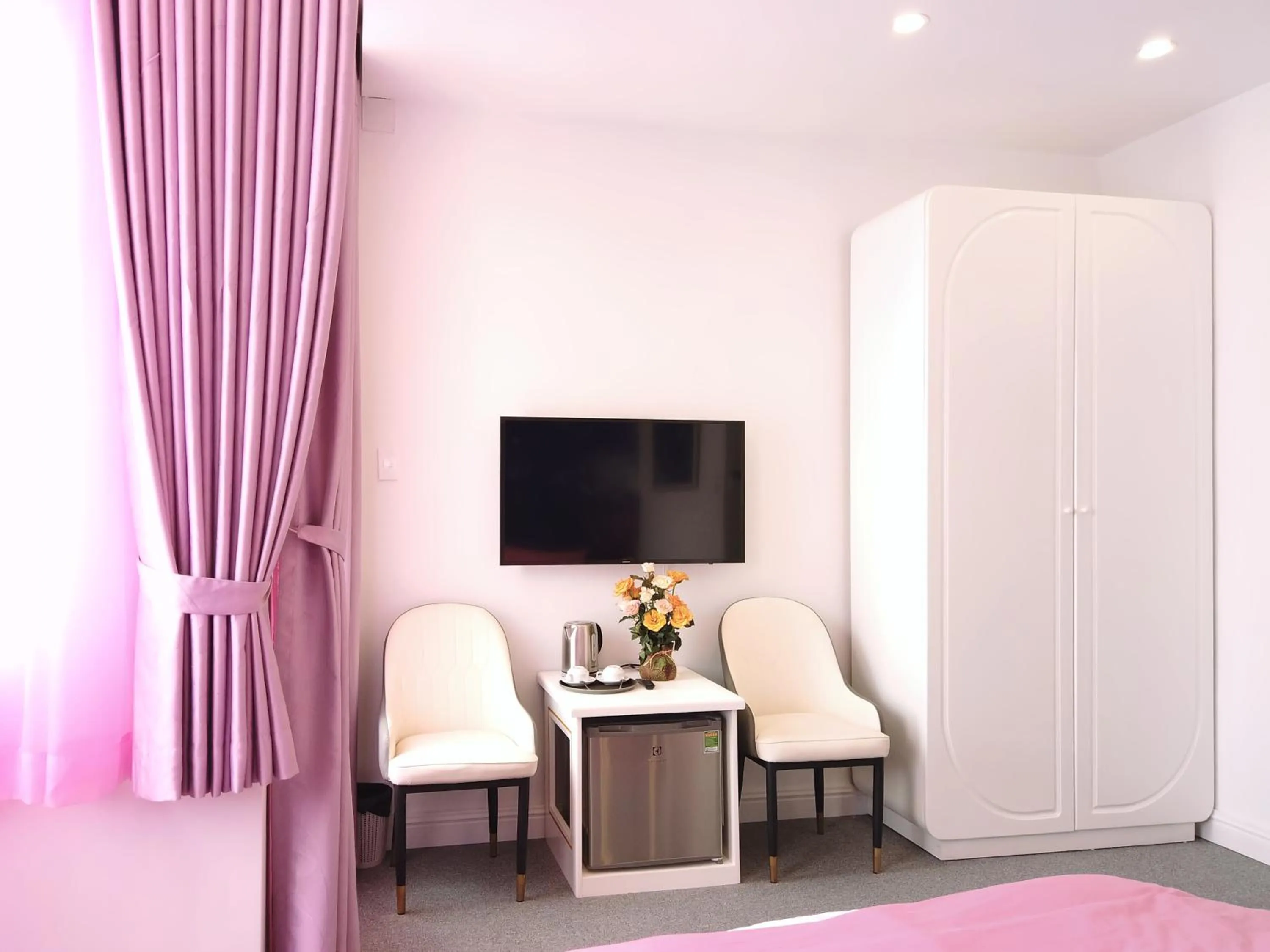 Communal lounge/ TV room in Free Style Hotel Dalat