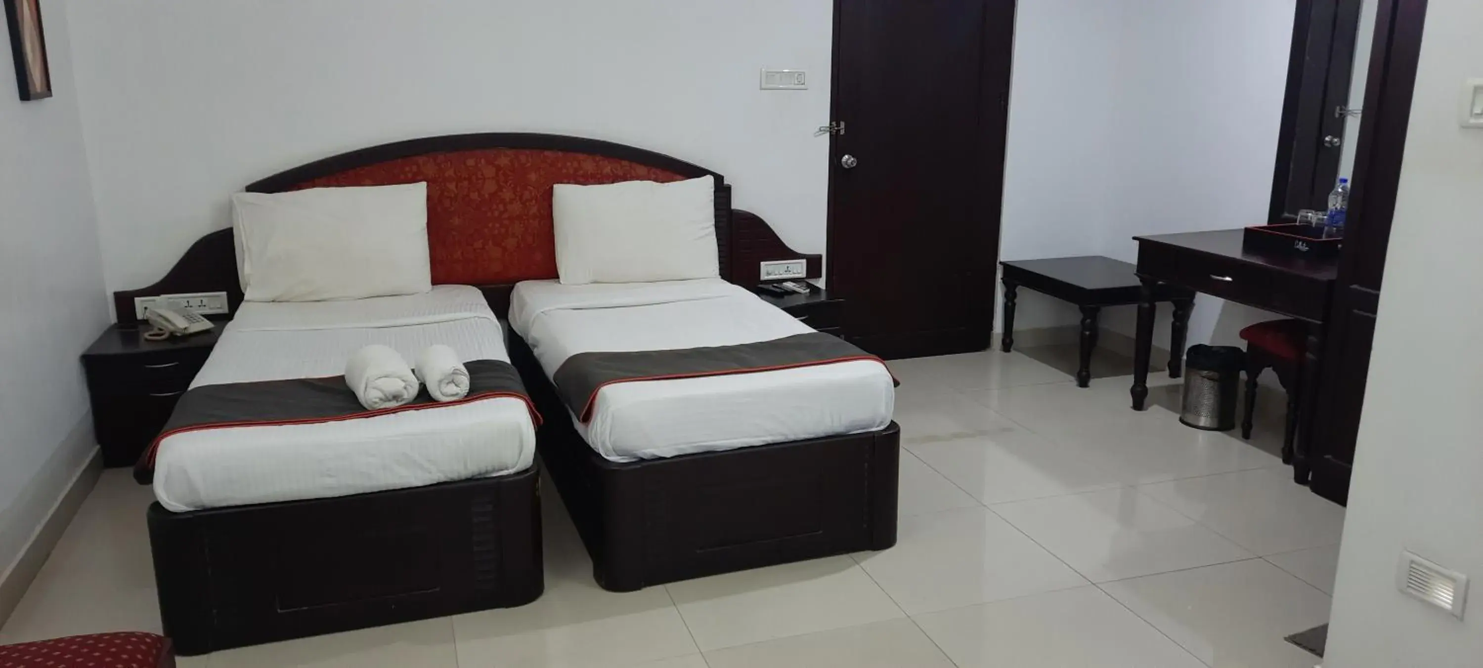 Deluxe Twin Room in Gee Bee Palace Deluxe Twin Room in Gee Bee Palace