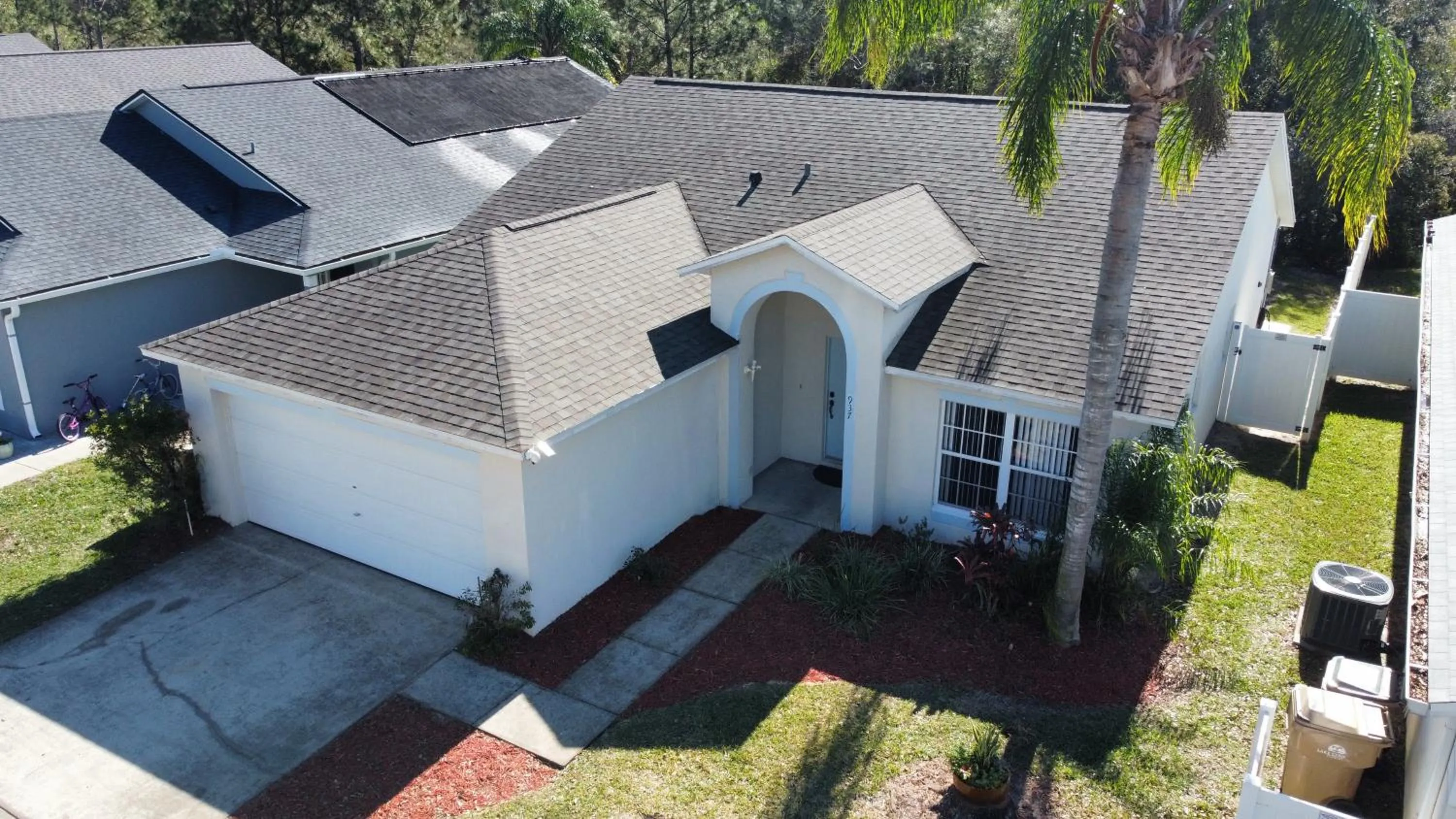 Property building in 3 Bedroom Villa with Poolside Cinema and Games Room Close to theme Parks sleeps 6 plus 2