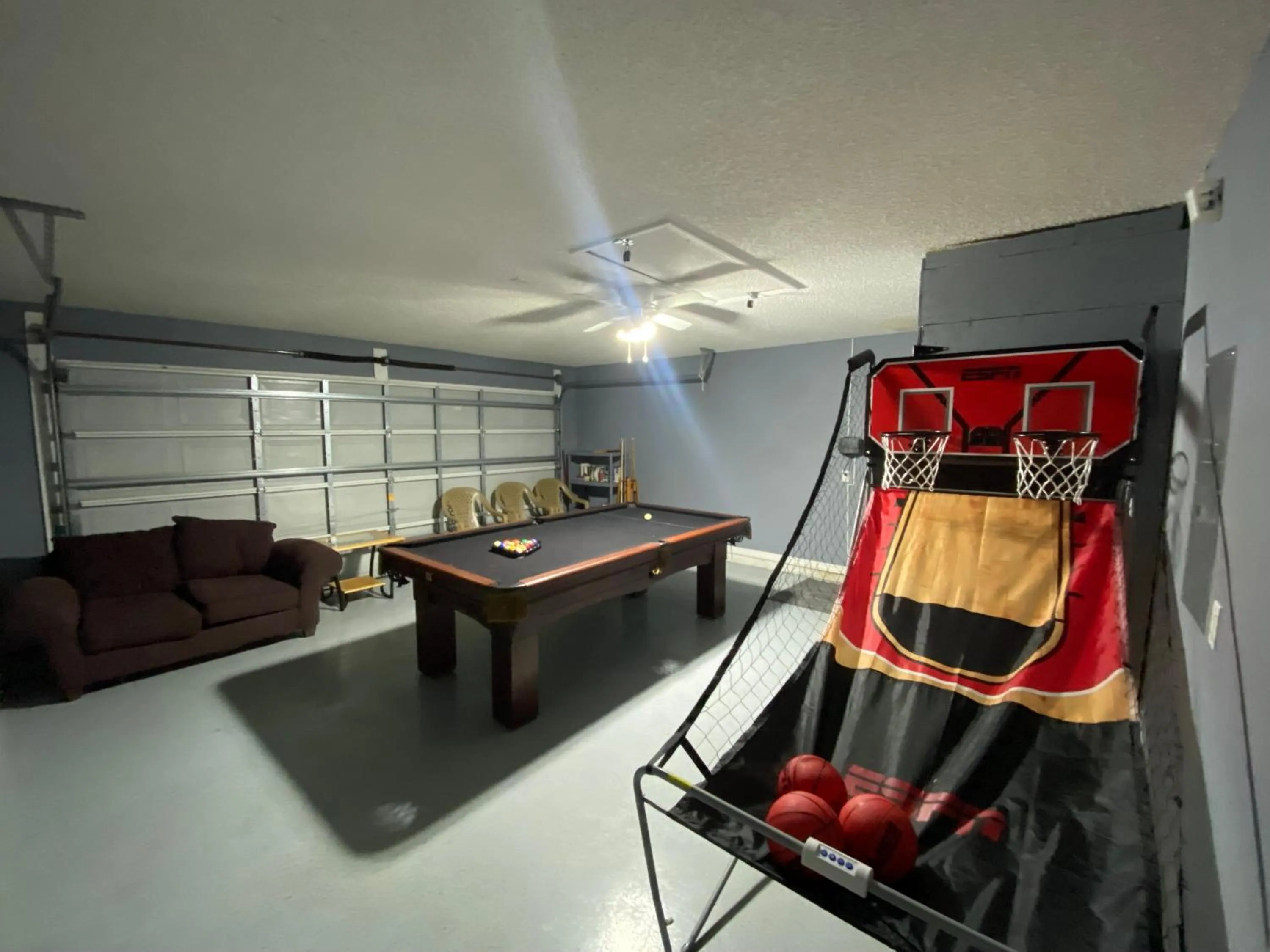 Billiard in 3 Bedroom Villa with Poolside Cinema and Games Room Close to theme Parks sleeps 6 plus 2