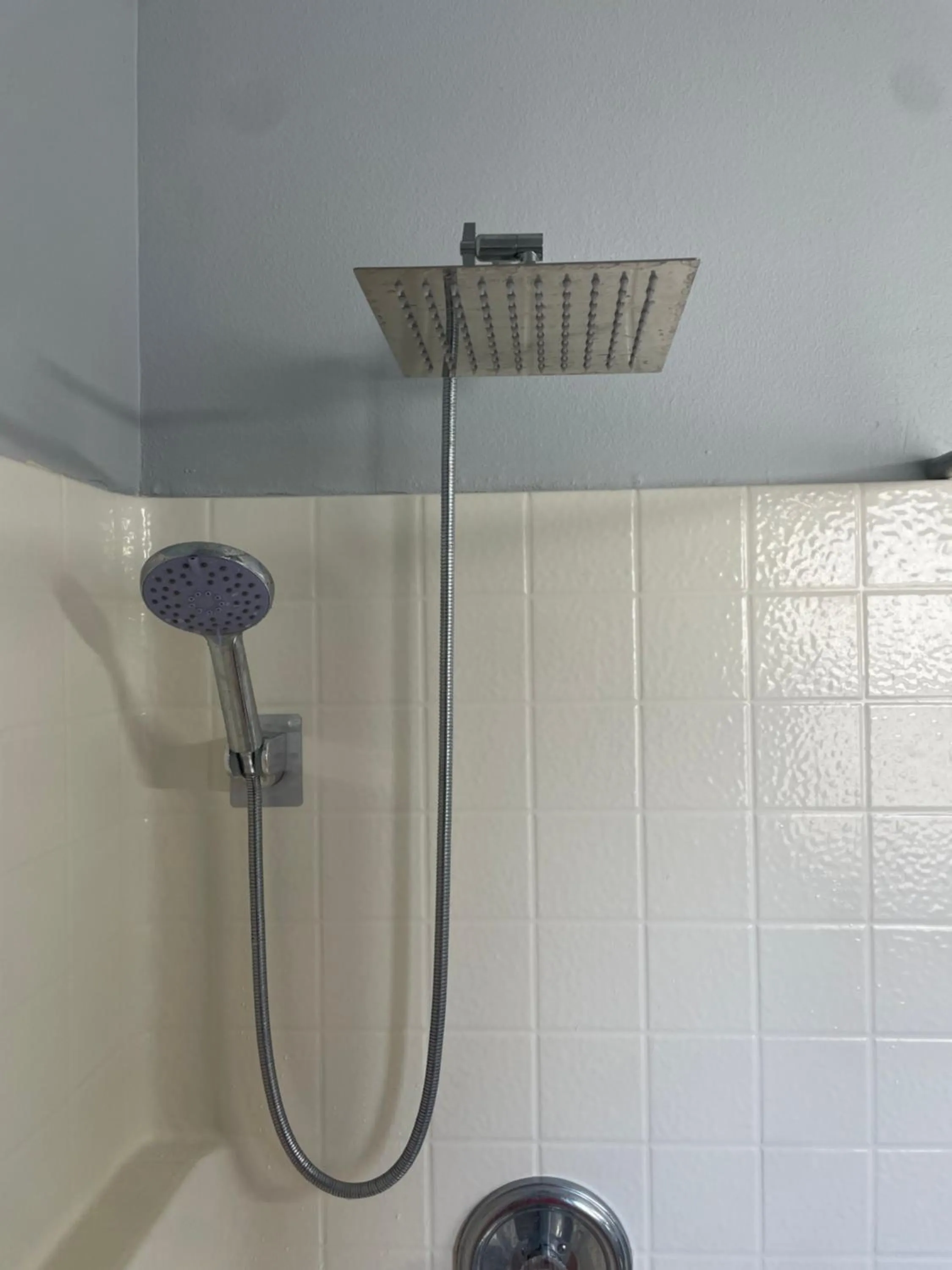 Shower in 3 Bedroom Villa with Poolside Cinema and Games Room Close to theme Parks sleeps 6 plus 2