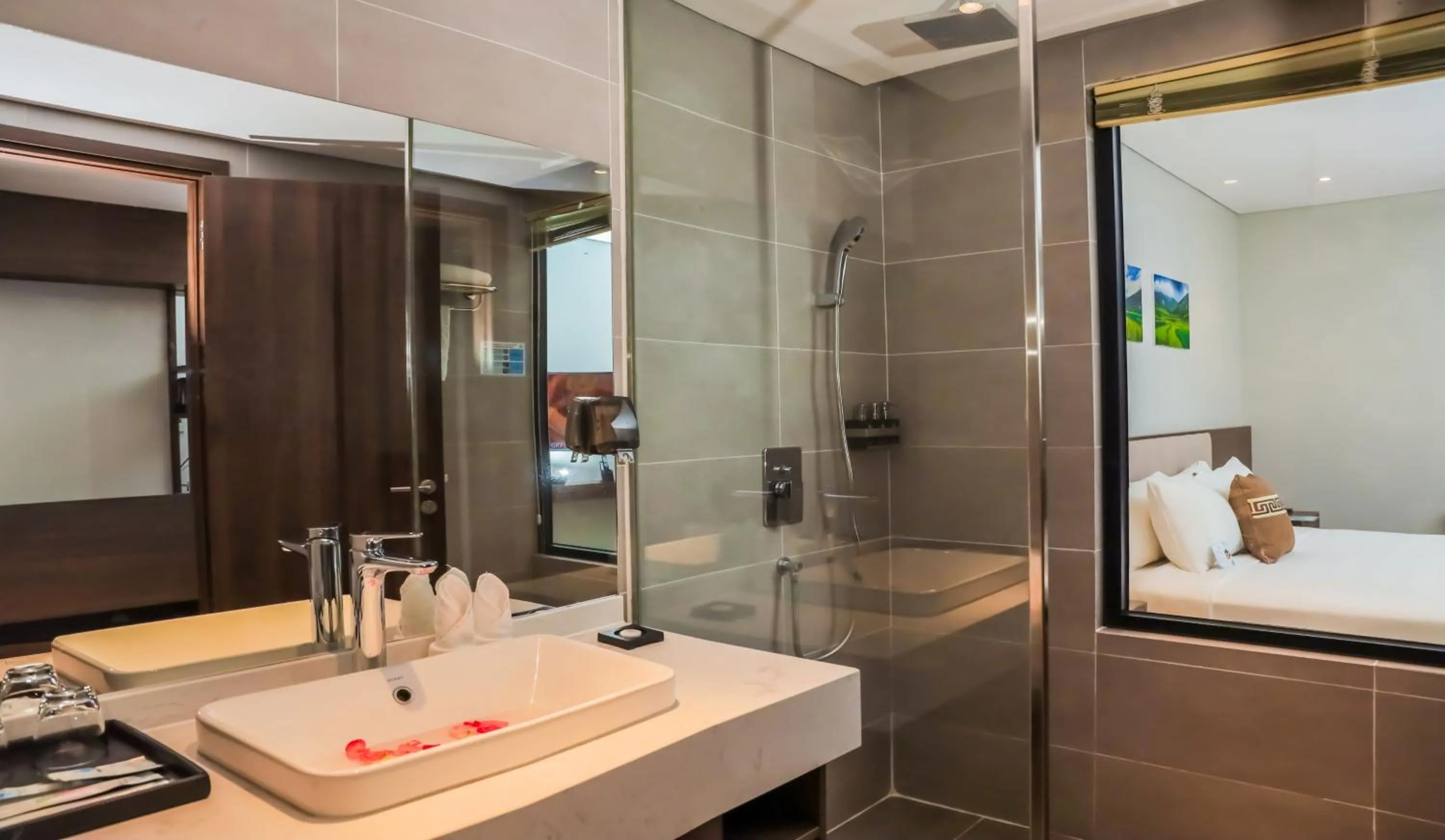 Shower in Vipol Mui Ne Hotel & Spa