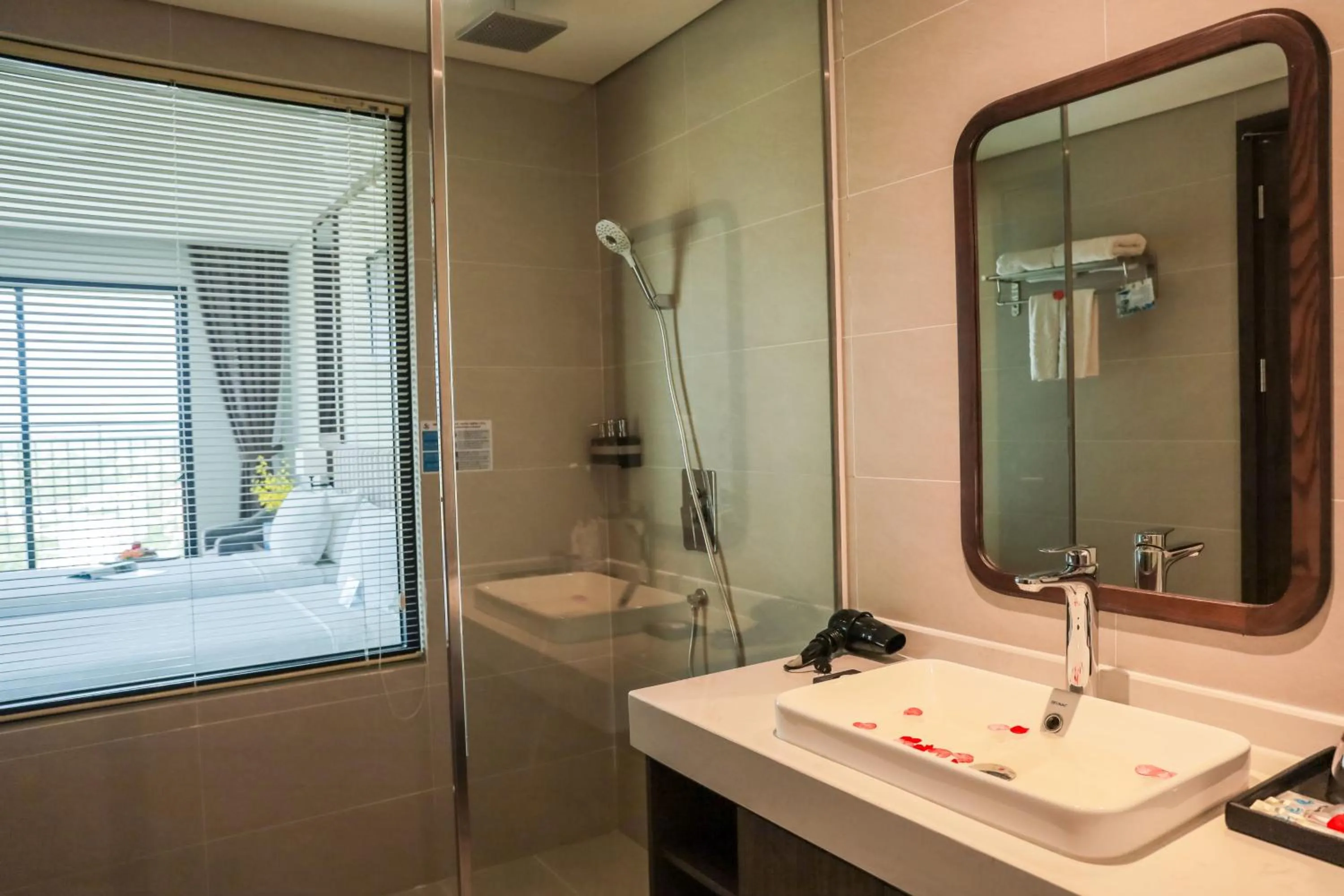 Shower in Vipol Mui Ne Hotel & Spa