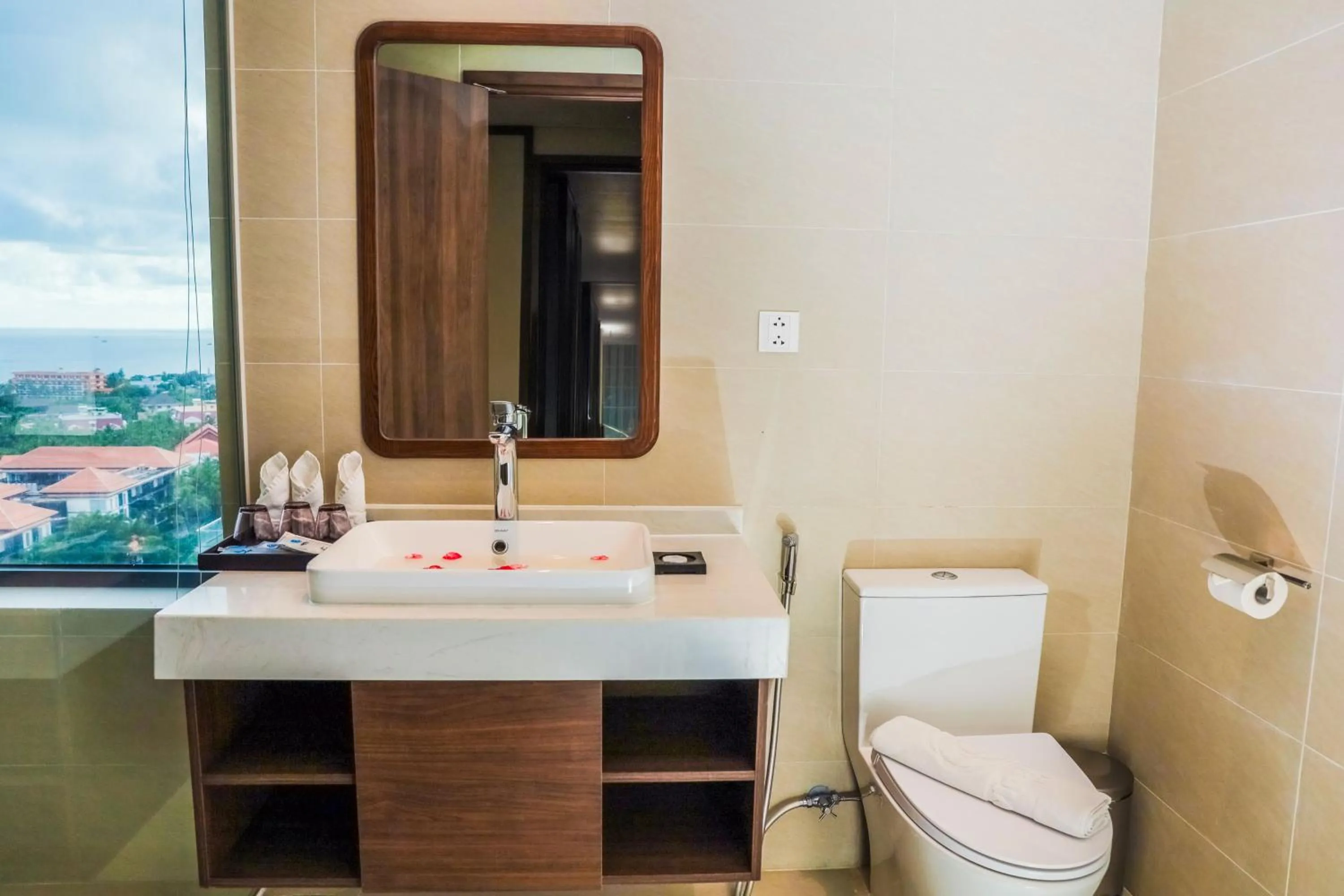 Toilet in Vipol Mui Ne Hotel & Spa