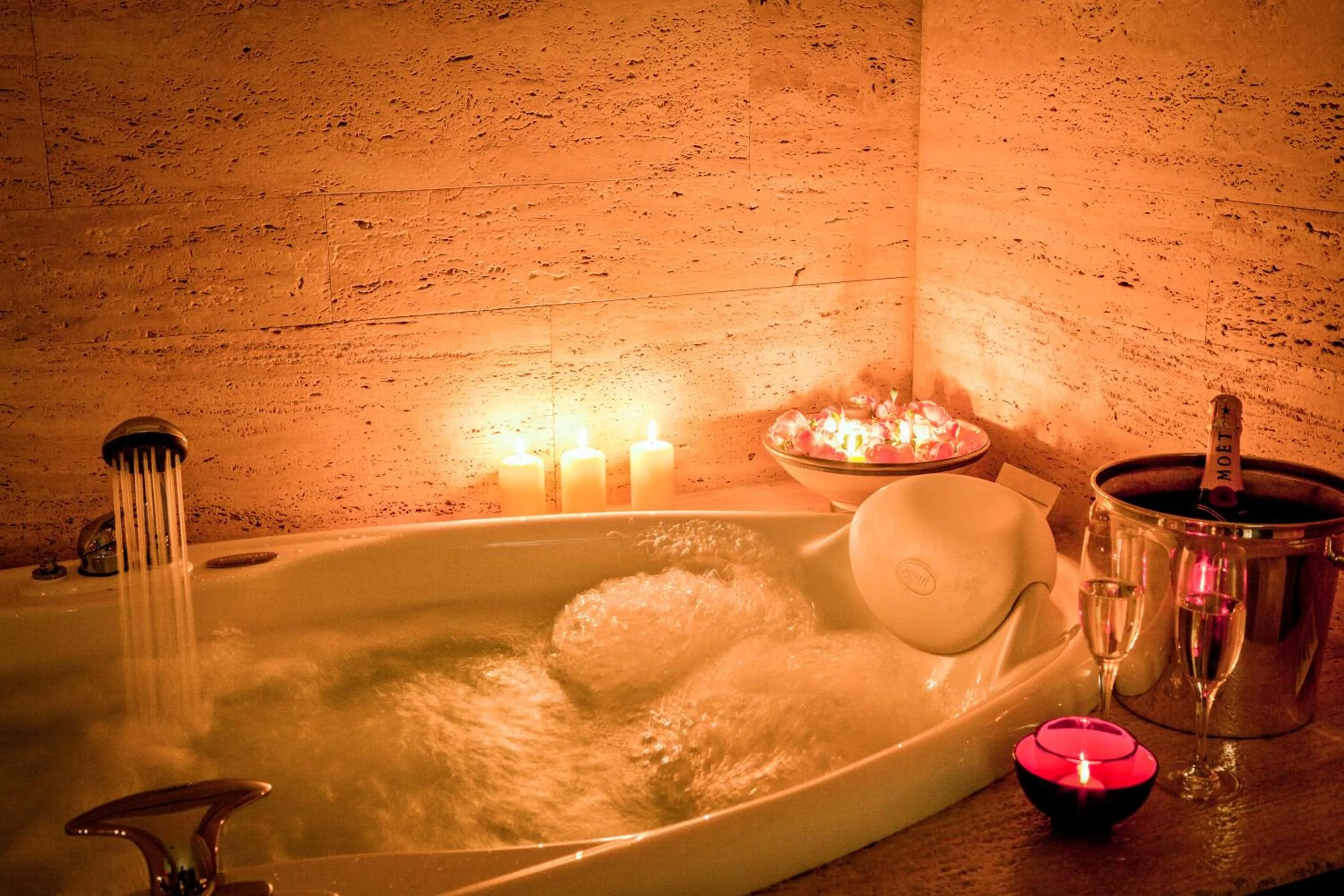 Hot Tub in Tartheshotel