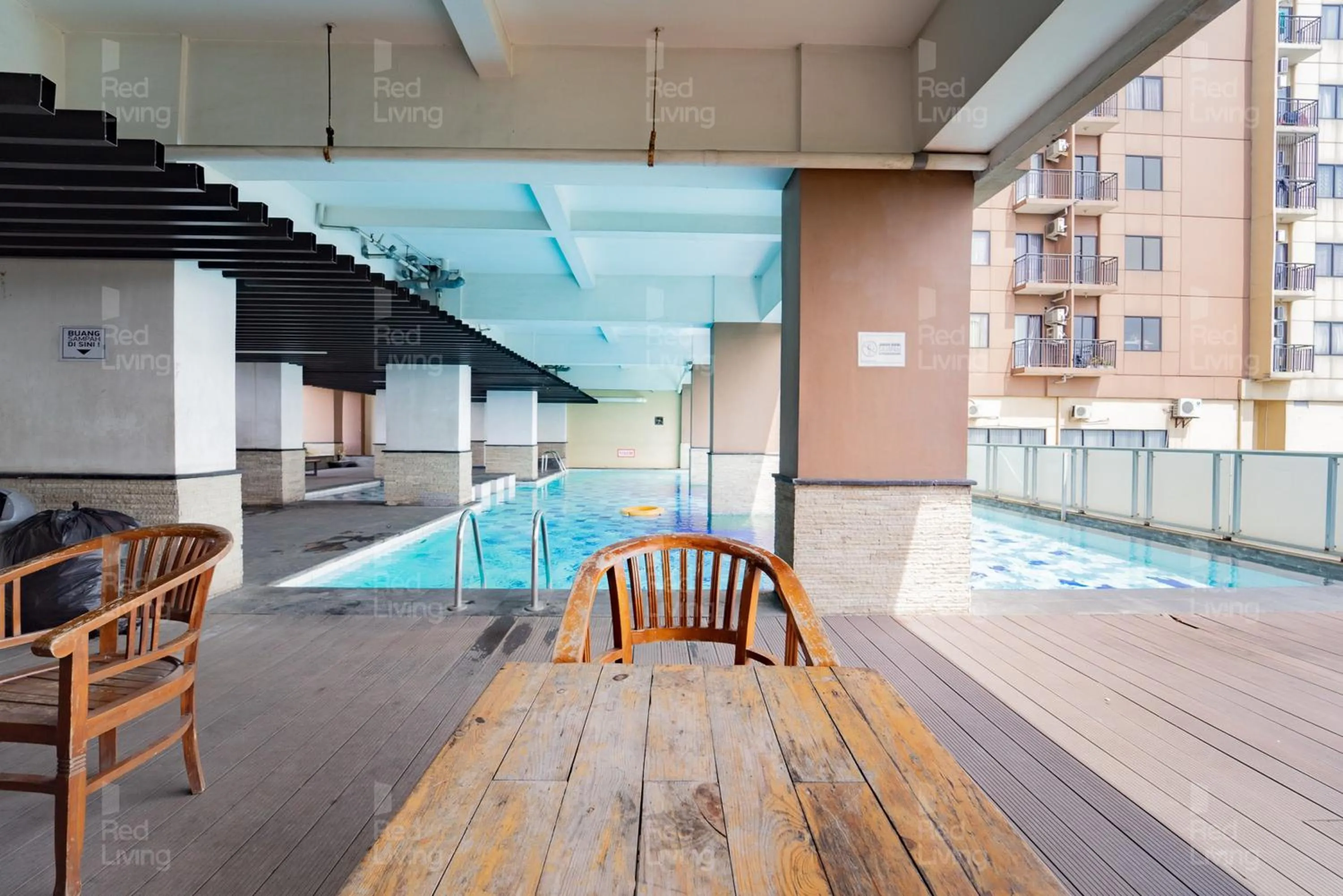 Swimming pool in RedLiving Apartemen Tamansari Panoramic - Santuy Agency