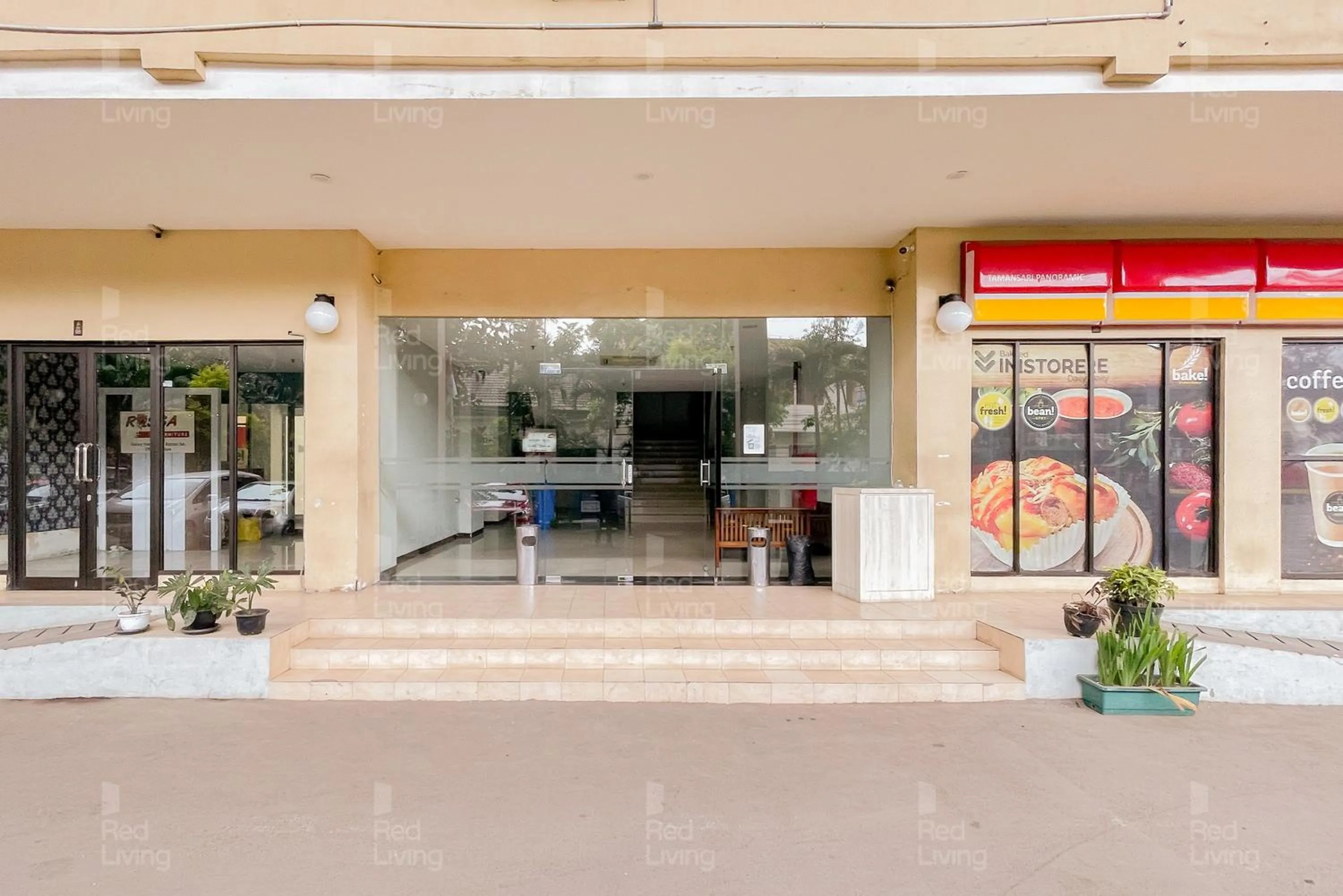 Facade/entrance in RedLiving Apartemen Tamansari Panoramic - Santuy Agency