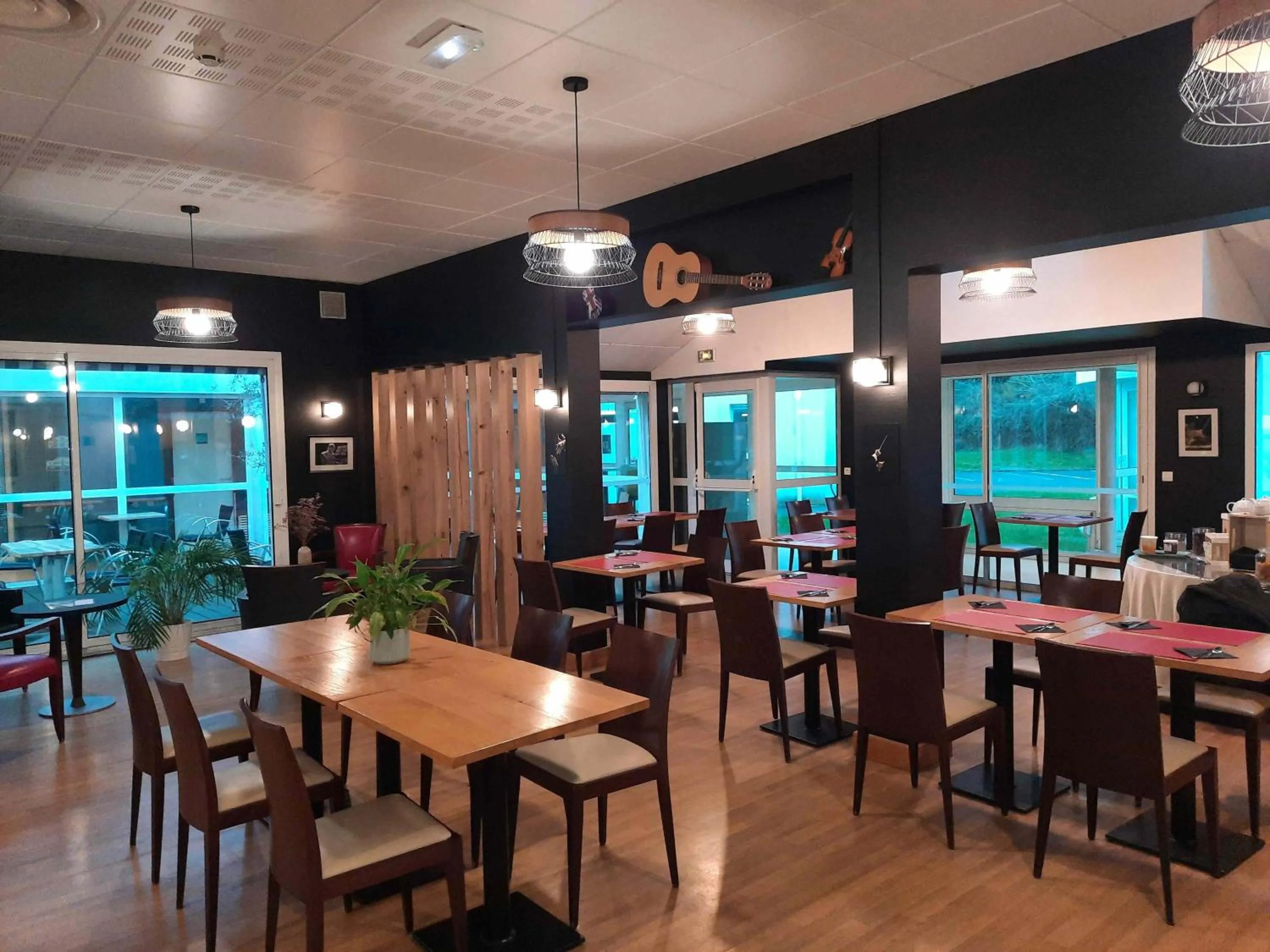 Restaurant/places to eat in La Villa des Golf.e.s