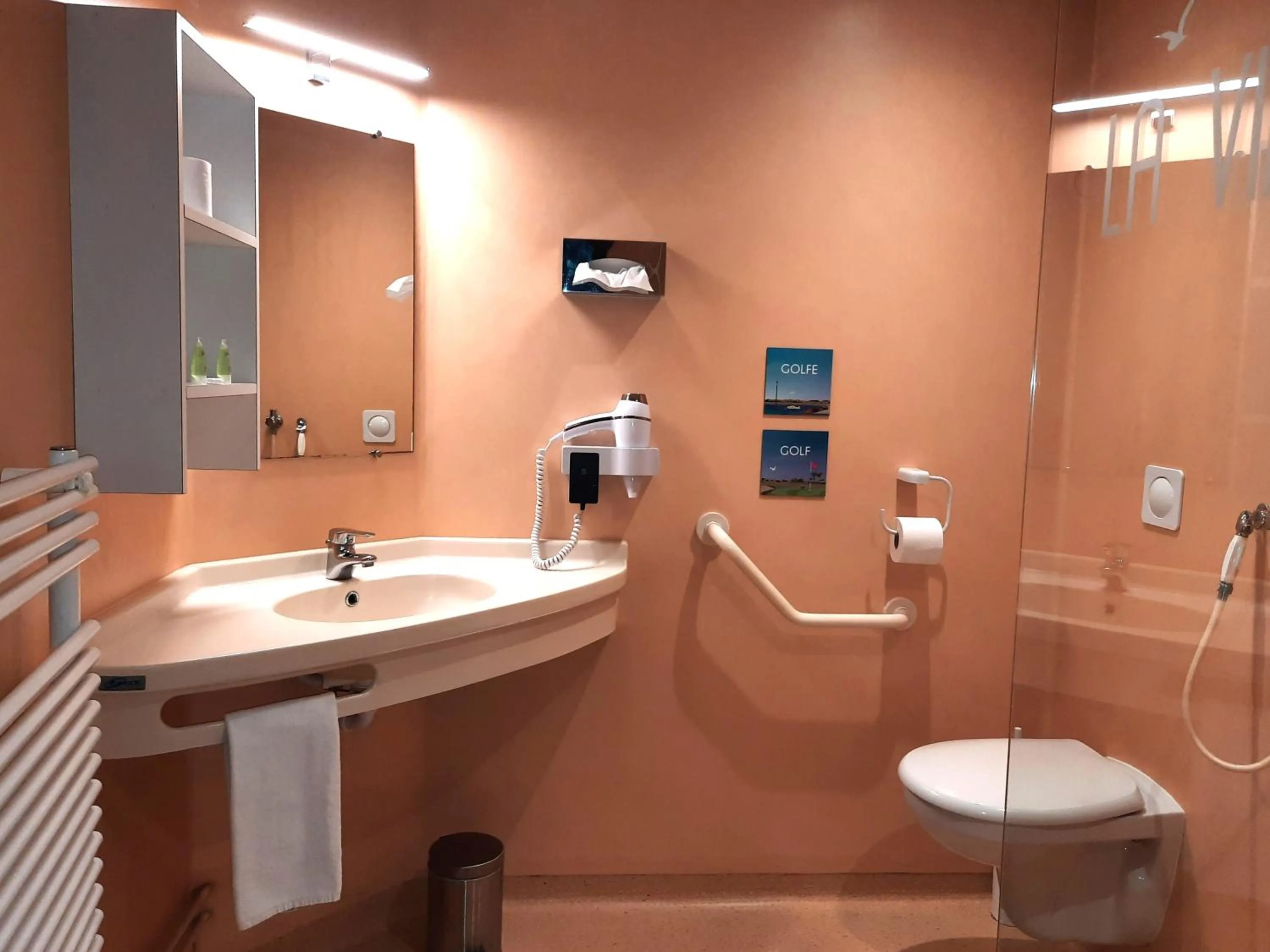 Bathroom in La Villa des Golf.e.s