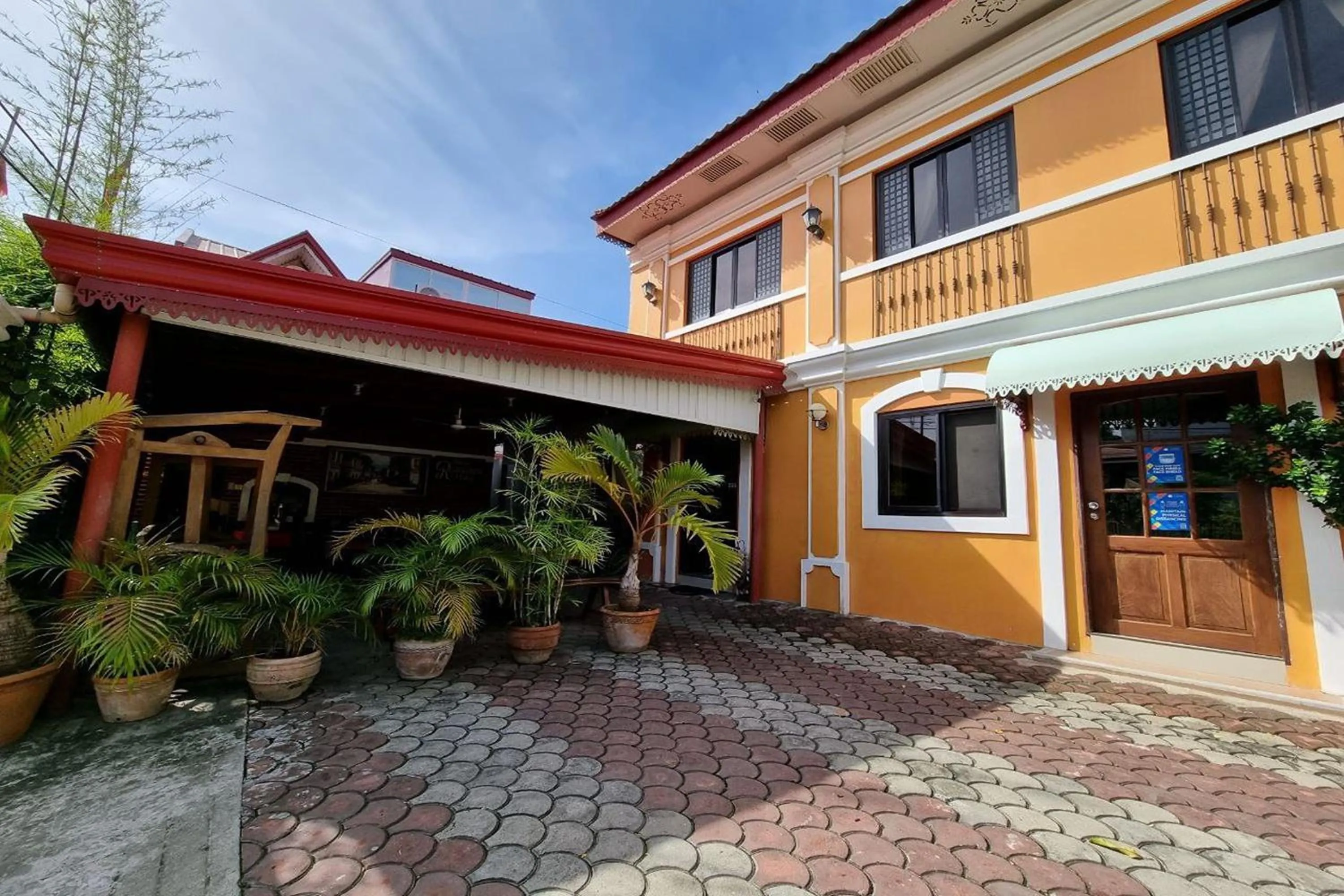 Property building in Mojica Residencia Hotel
