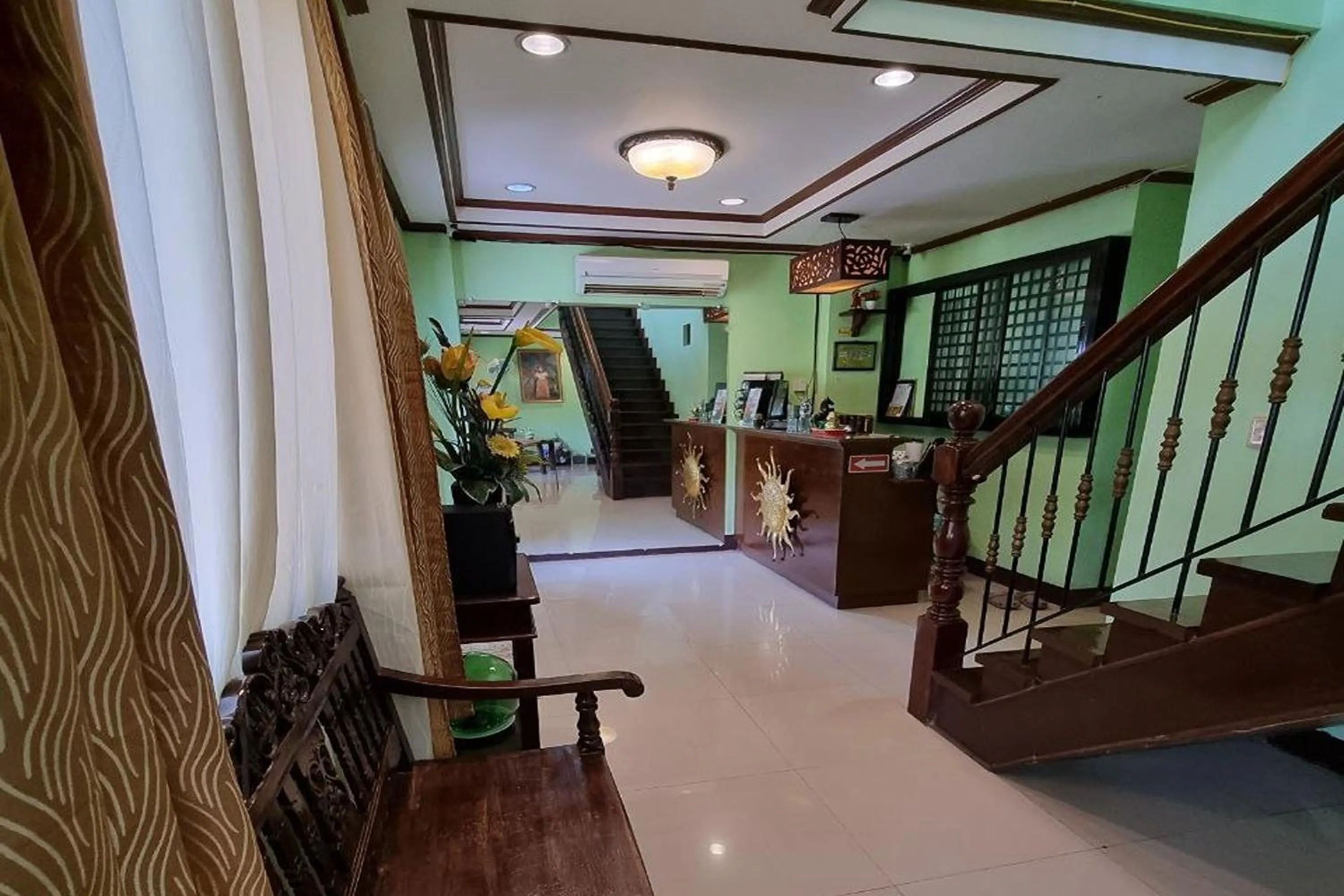 Lobby or reception in Mojica Residencia Hotel