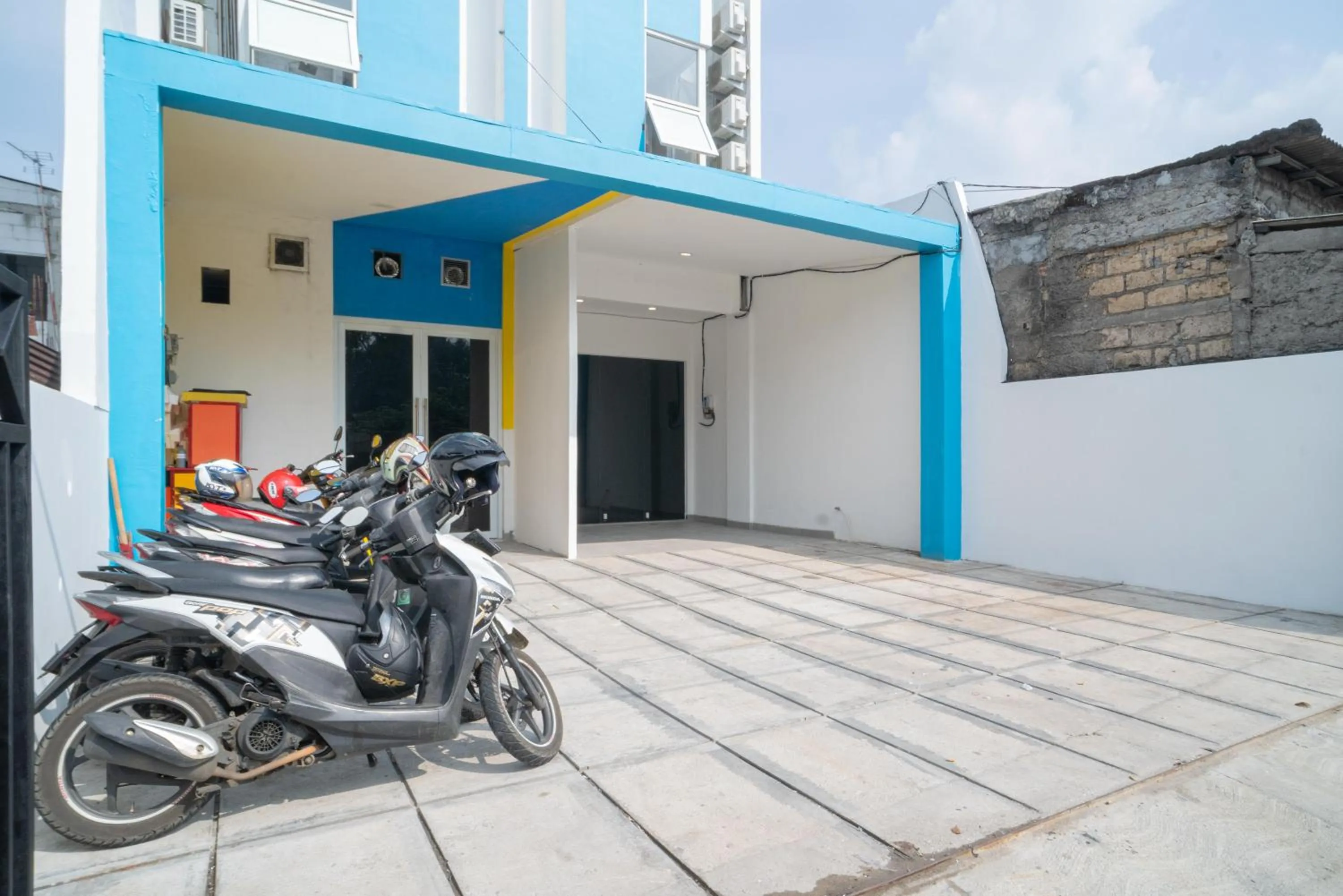 RedDoorz at Golden Averis Cibuluh Bogor