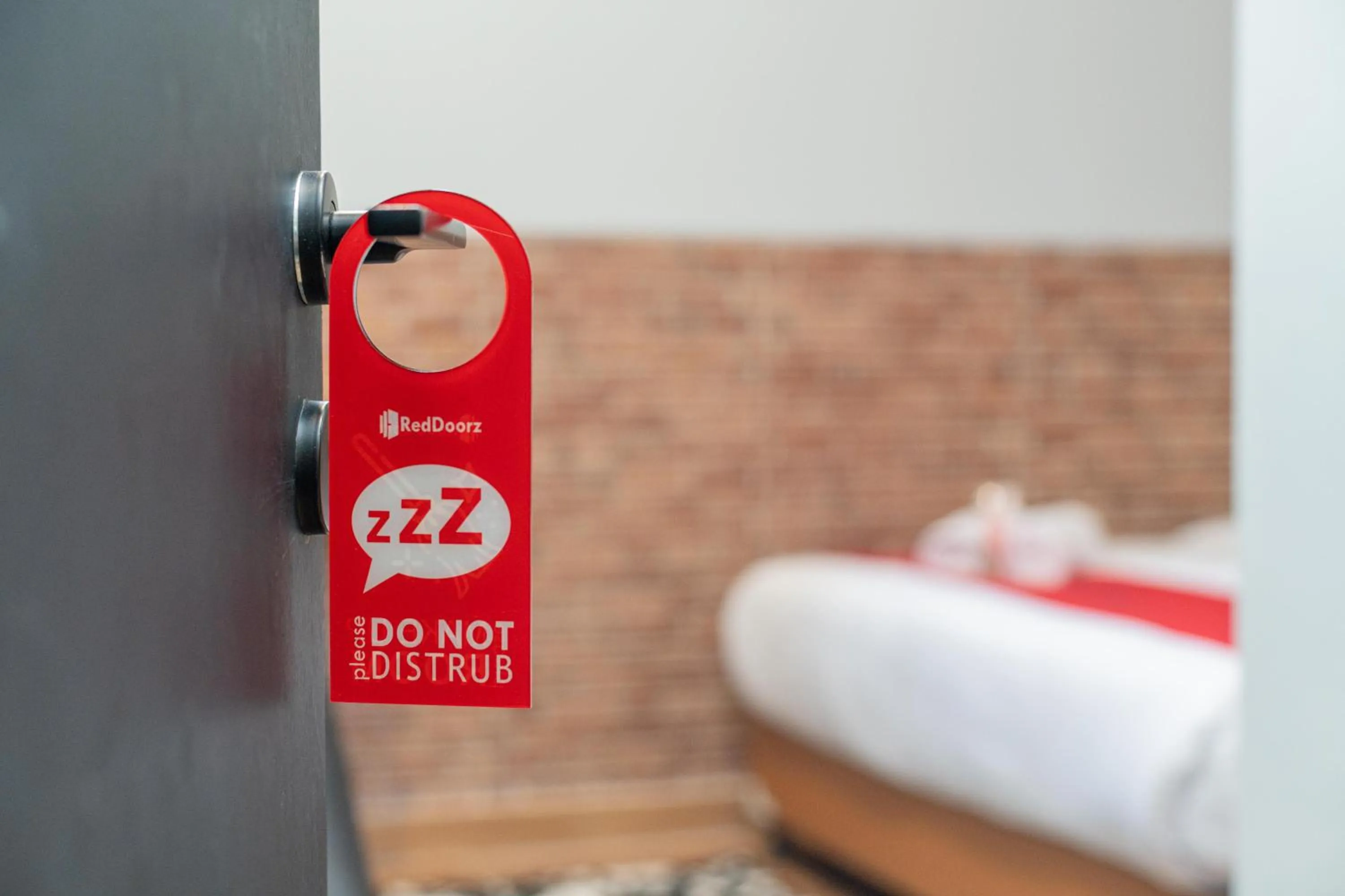 Bed in RedDoorz at Golden Averis Cibuluh Bogor