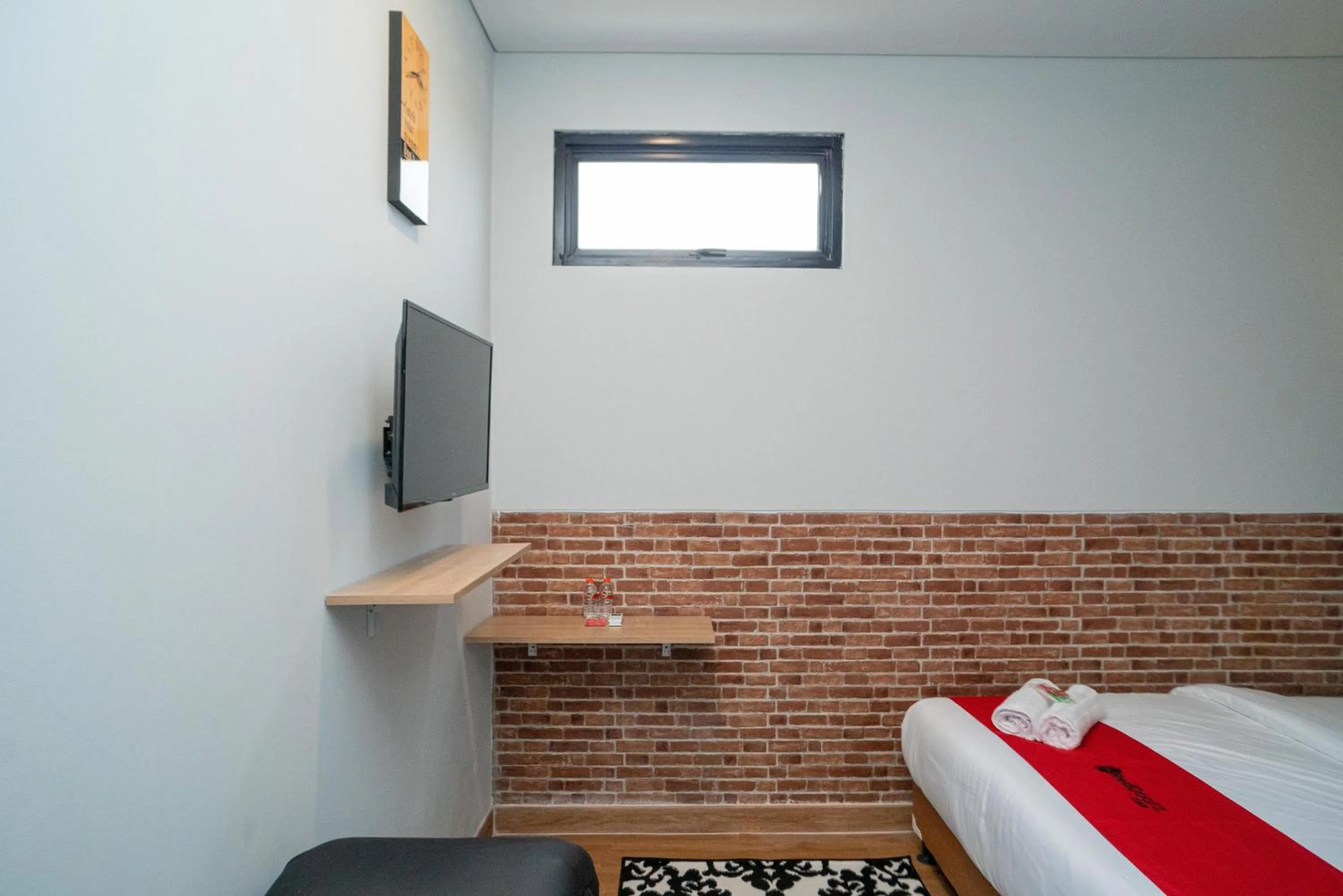 Bed in RedDoorz at Golden Averis Cibuluh Bogor