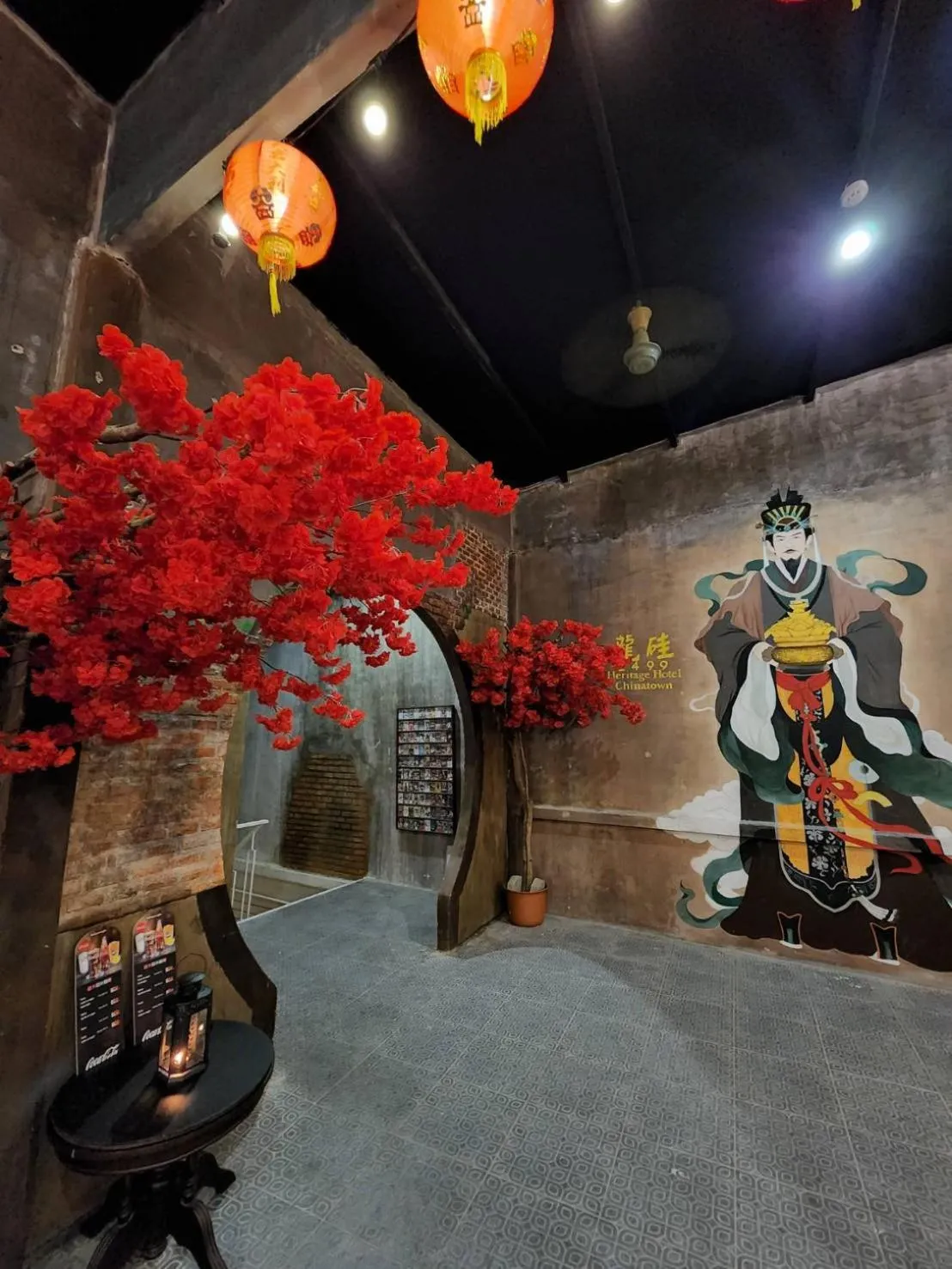 On-site shops in 2499 Heritage Chinatown Bangkok Hotel By RoomQuest