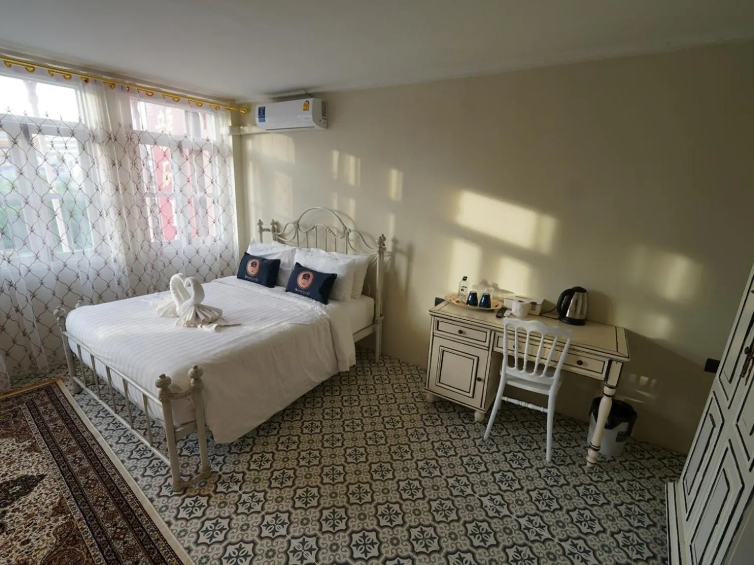 Bedroom in 2499 Heritage Chinatown Bangkok Hotel By RoomQuest