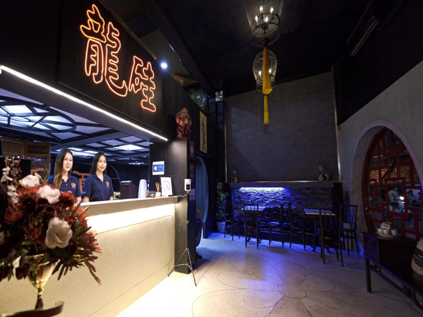 Lobby or reception in 2499 Heritage Chinatown Bangkok Hotel By RoomQuest