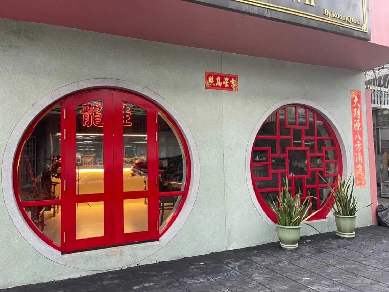 Property building in 2499 Heritage Chinatown Bangkok Hotel By RoomQuest