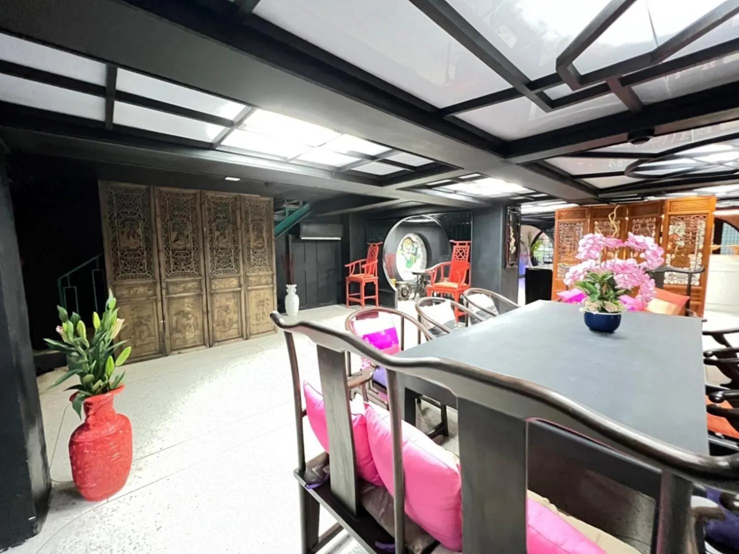 Lobby or reception in 2499 Heritage Chinatown Bangkok Hotel By RoomQuest