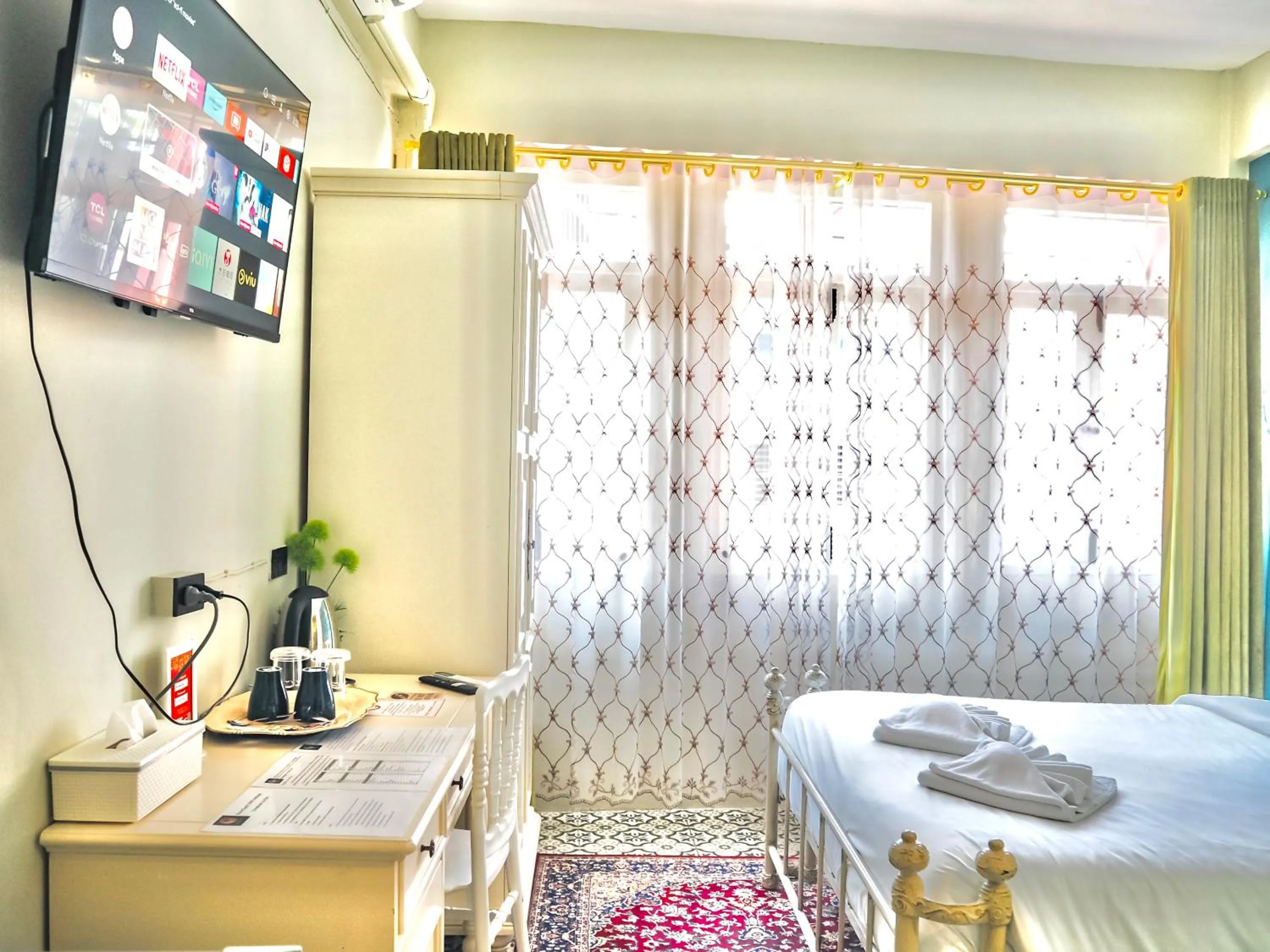 Coffee/tea facilities in 2499 Heritage Chinatown Bangkok Hotel By RoomQuest