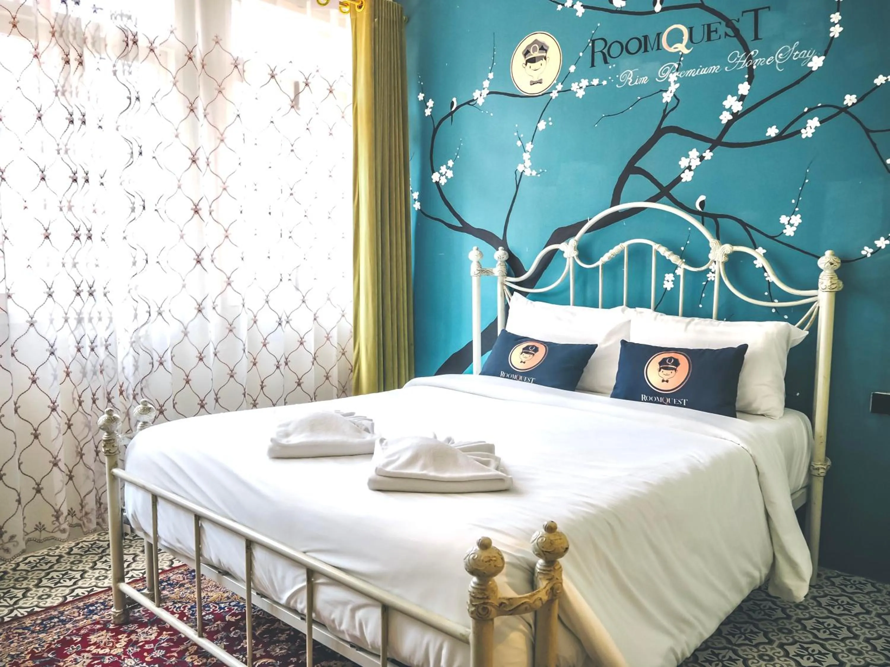 Superior Queen Room in 2499 Heritage Chinatown Bangkok Hotel By RoomQuest