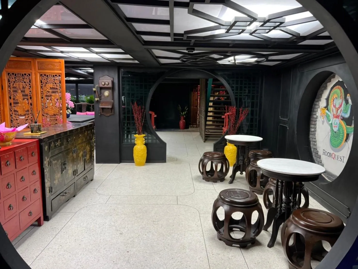 Lobby or reception in 2499 Heritage Chinatown Bangkok Hotel By RoomQuest