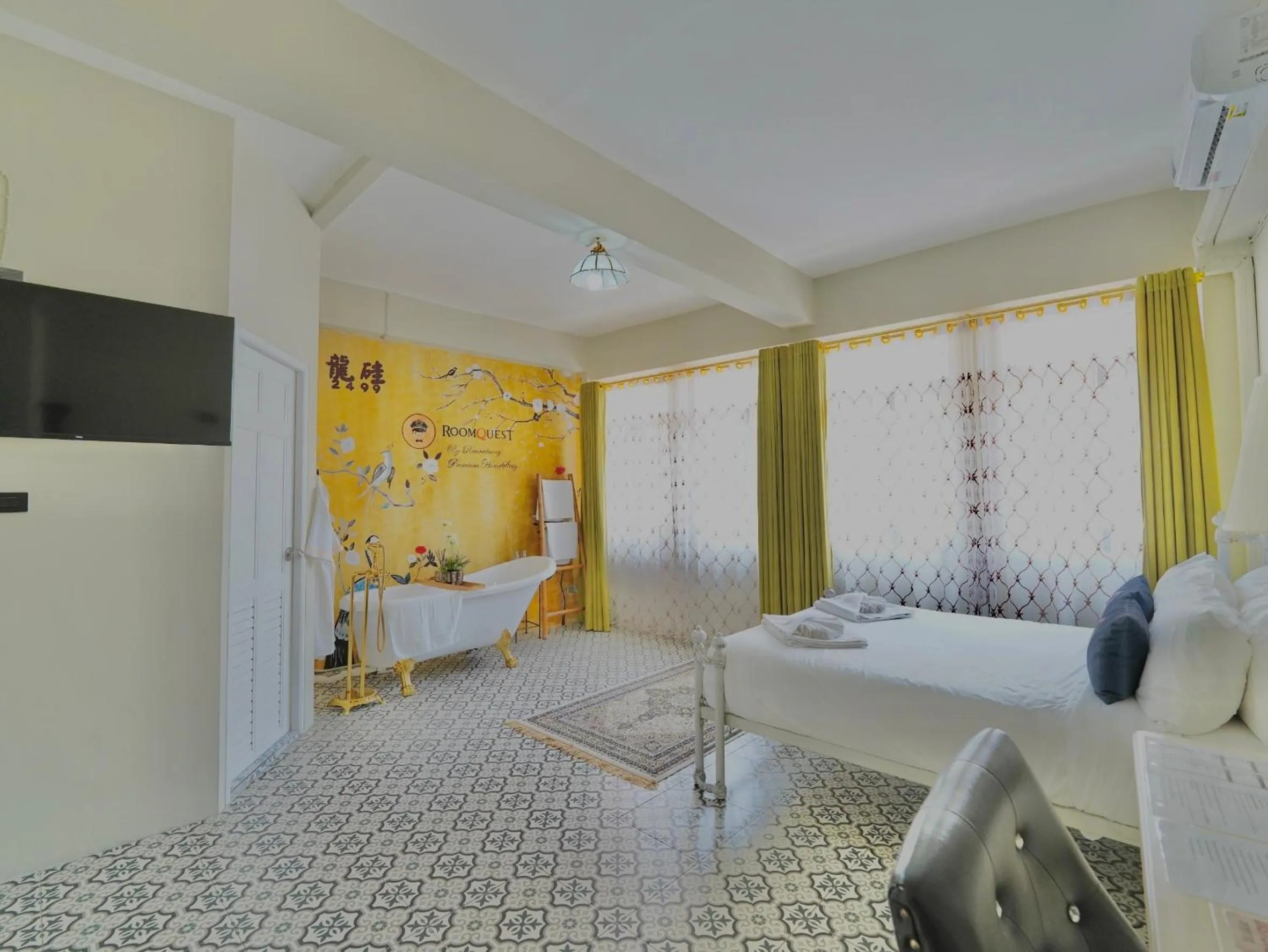 Bath in 2499 Heritage Chinatown Bangkok Hotel By RoomQuest