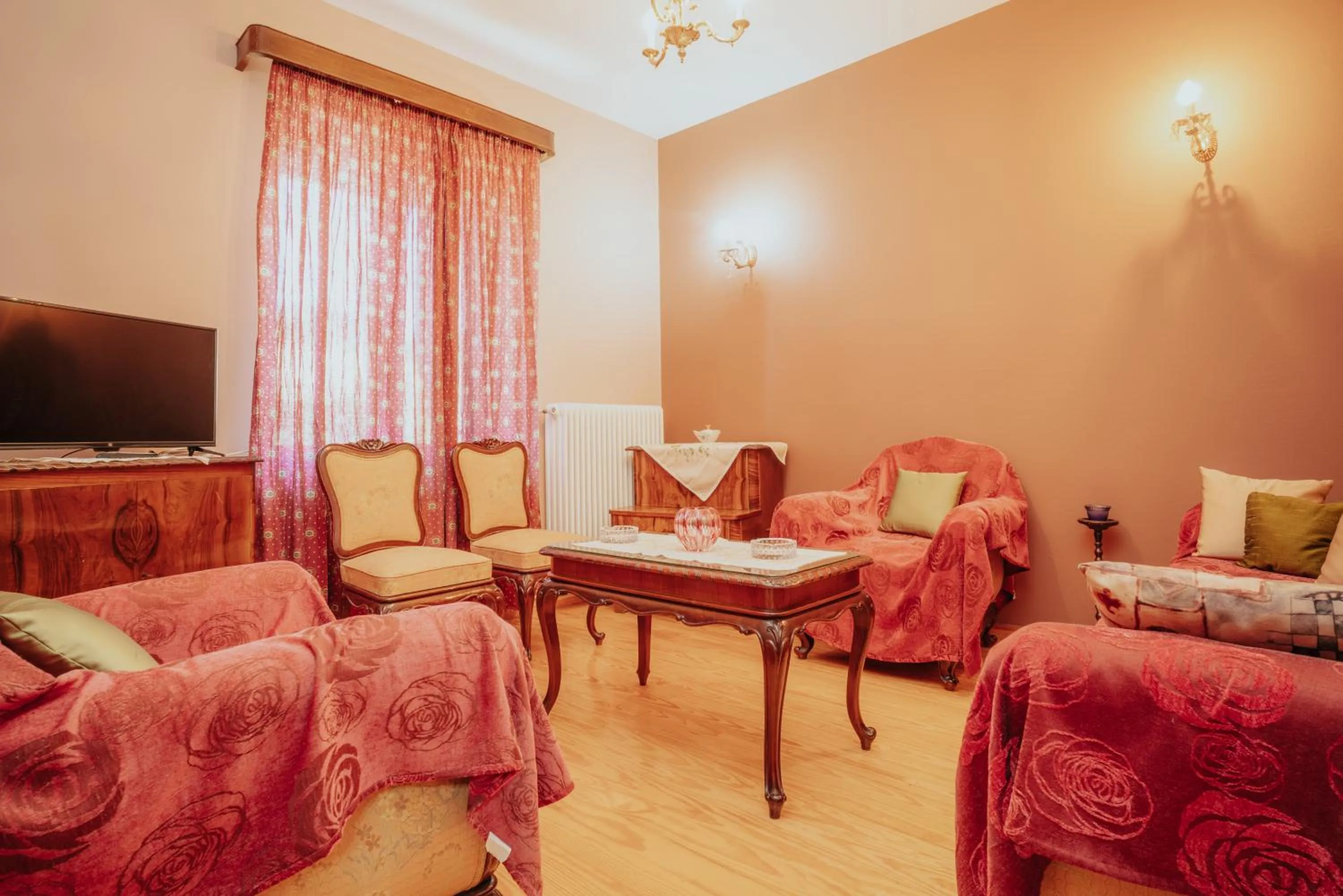 TV and multimedia in Kalavrita downtown 3 bedrm house for 6 pers by MPS