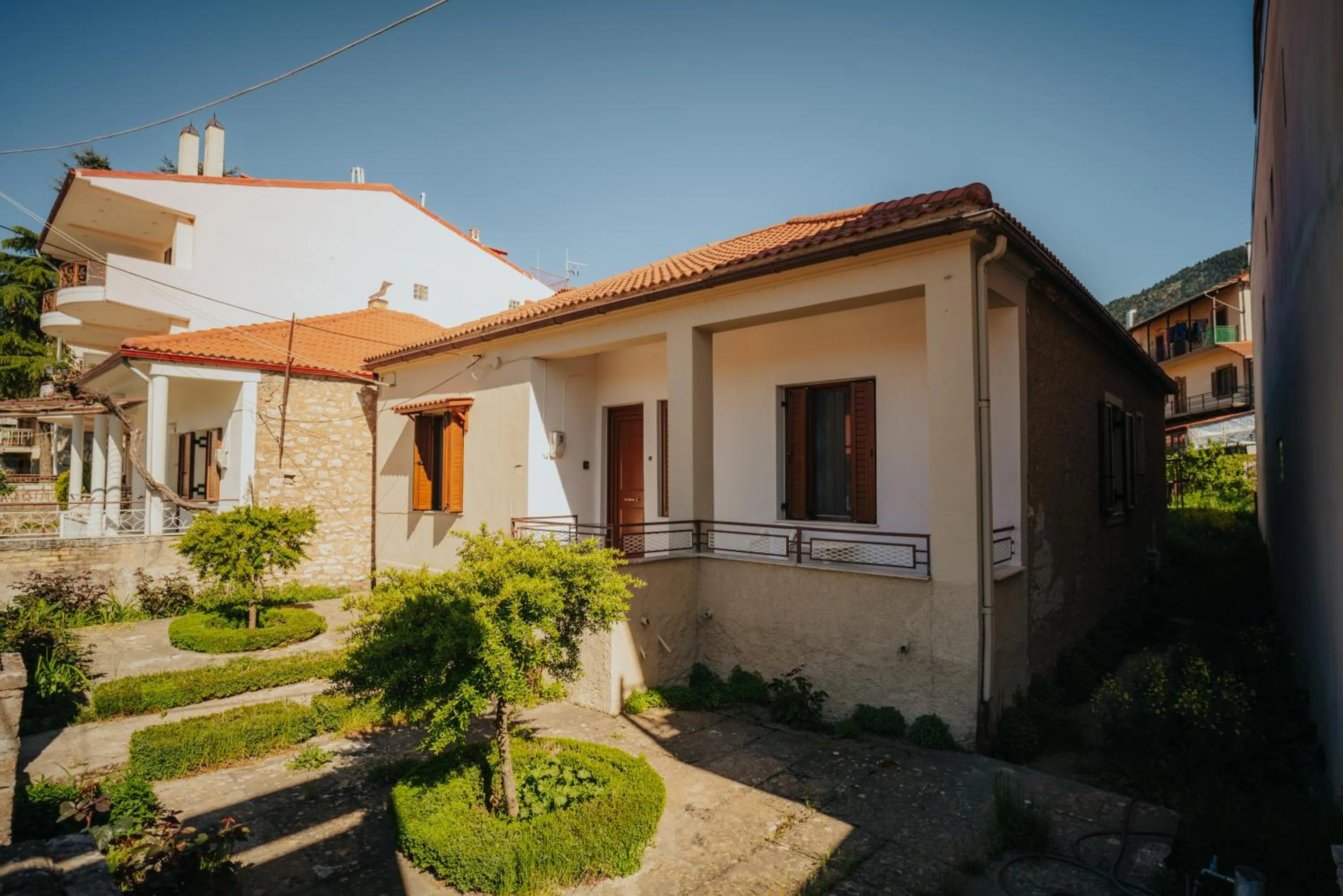 Property building in Kalavrita downtown 3 bedrm house for 6 pers by MPS