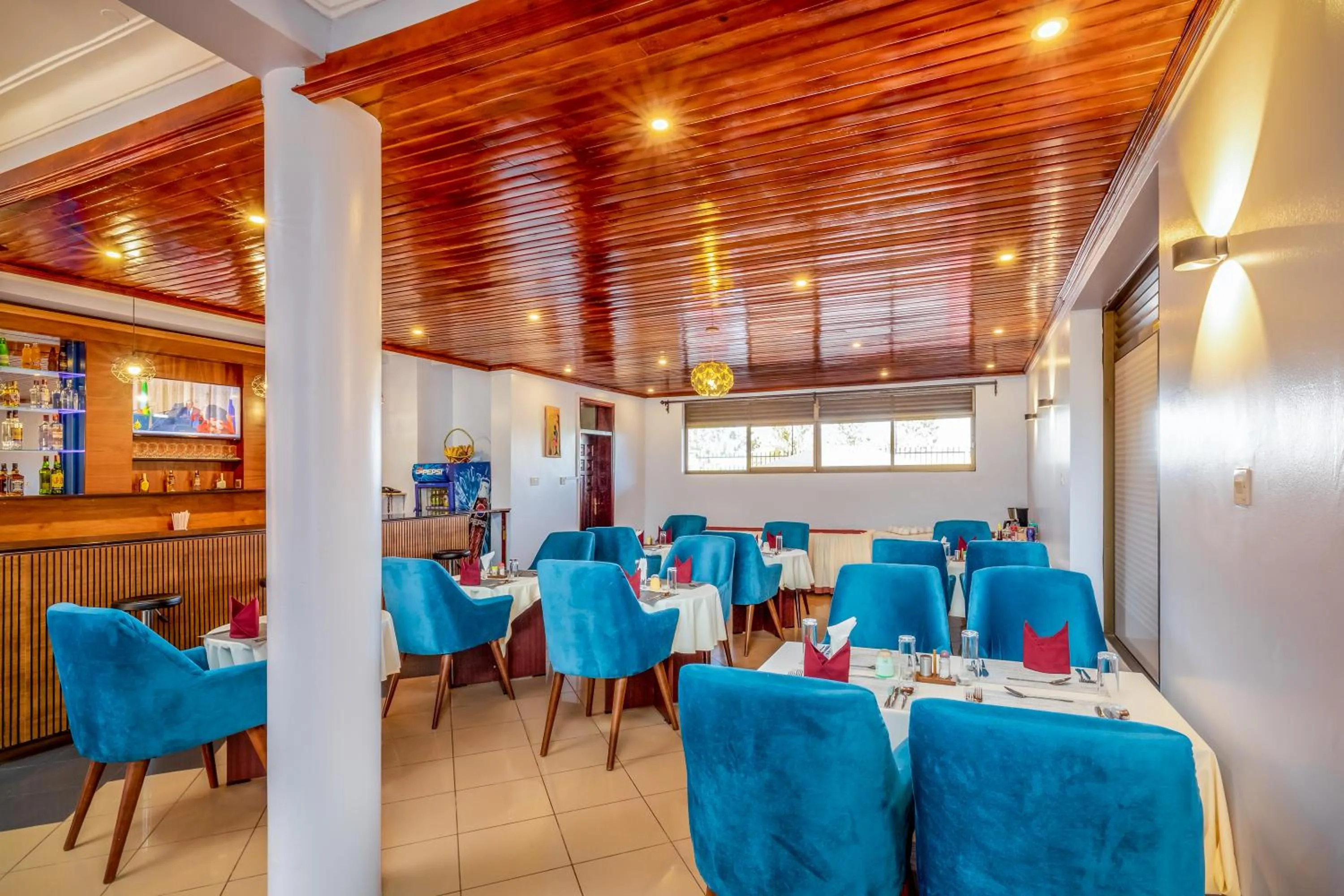 Restaurant/places to eat in Entebbe Traveller's Hotel